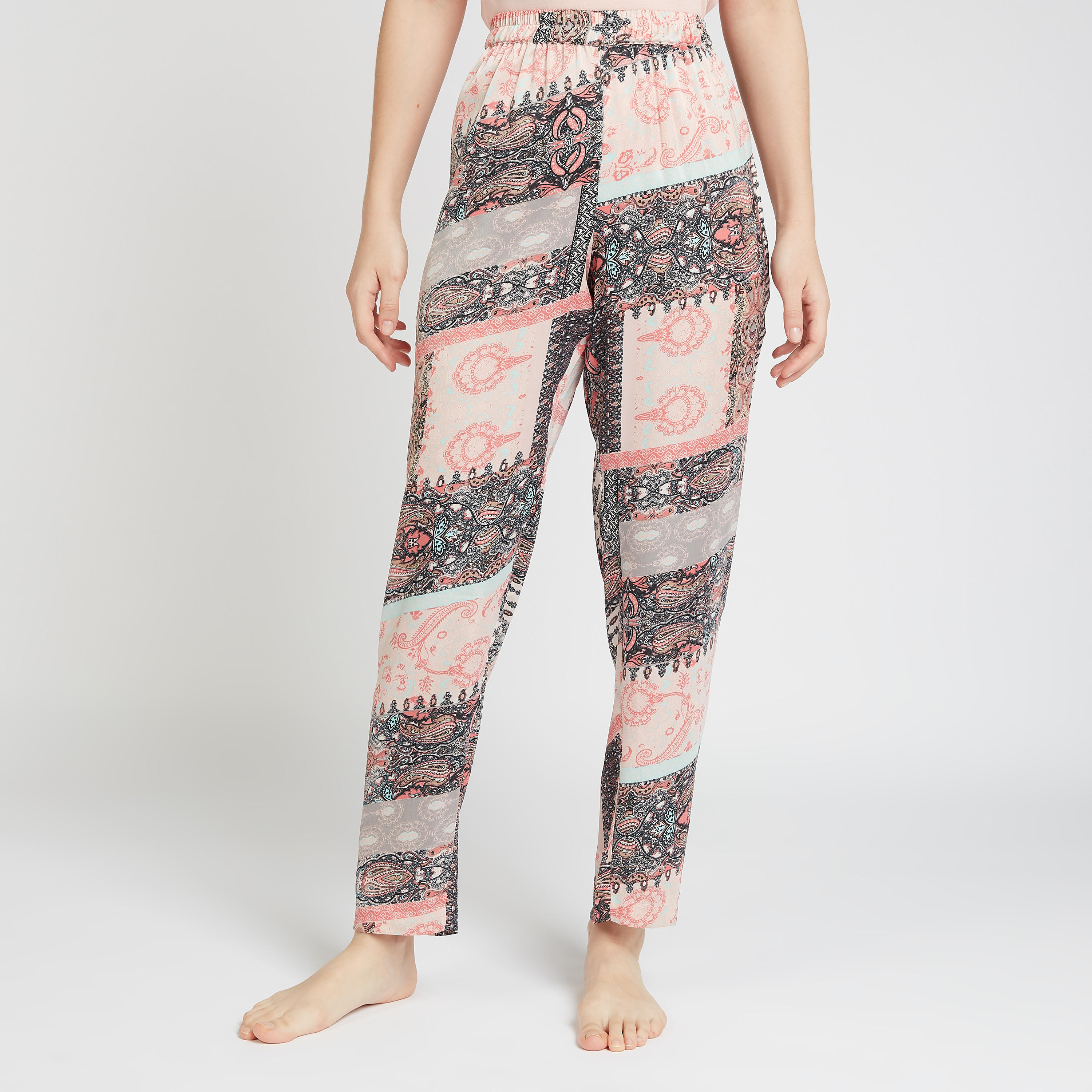 طقم بنطلون بيجاما وتيشيرت بياقة ضيقة وطبعات-women-clothing-nightwear-pyjamas-longsets-image-1