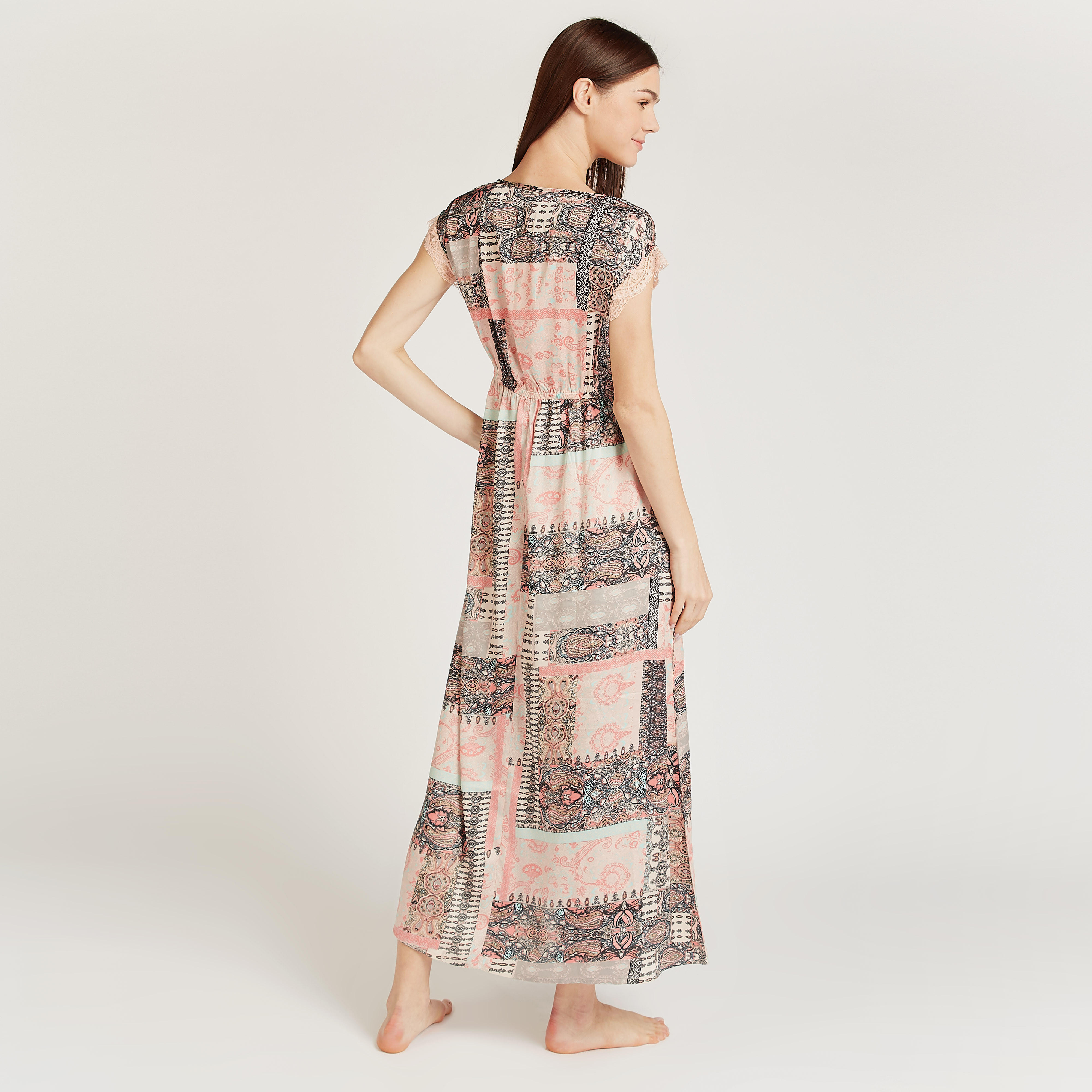 قميص نوم بياقة V وأكمام ممتدة وطبعات-women-clothing-nightwear-nighties-image-3