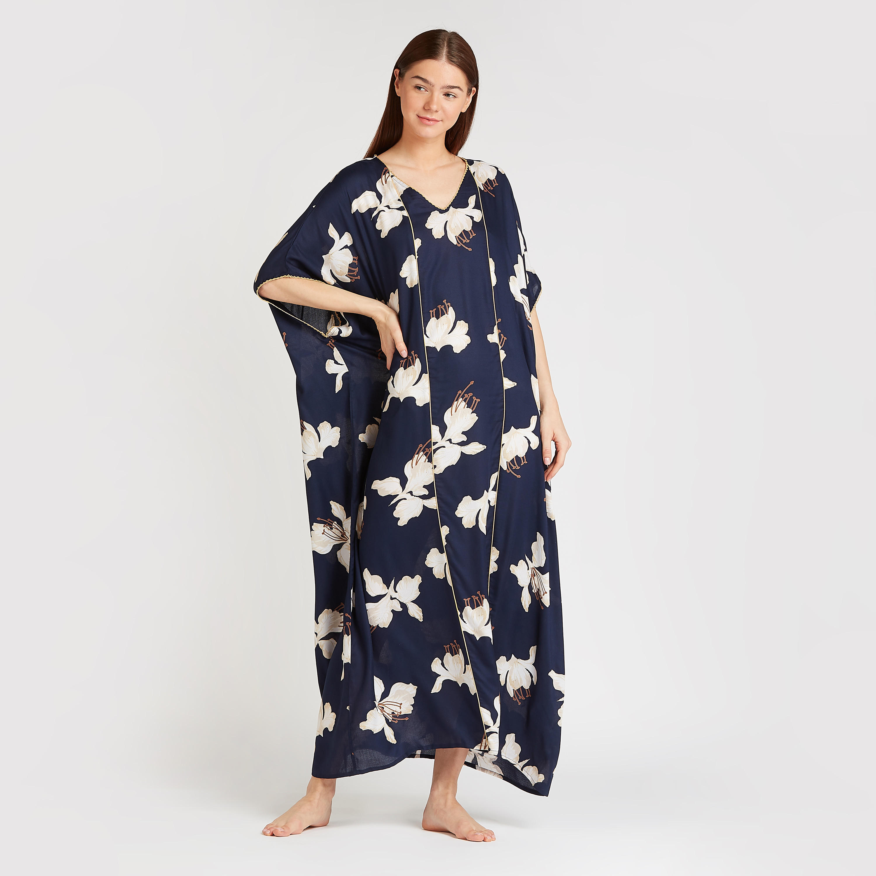 قميص نوم طويل بياقة V وأكمام ممتدة وطبعات-women-clothing-nightwear-nighties-image-1