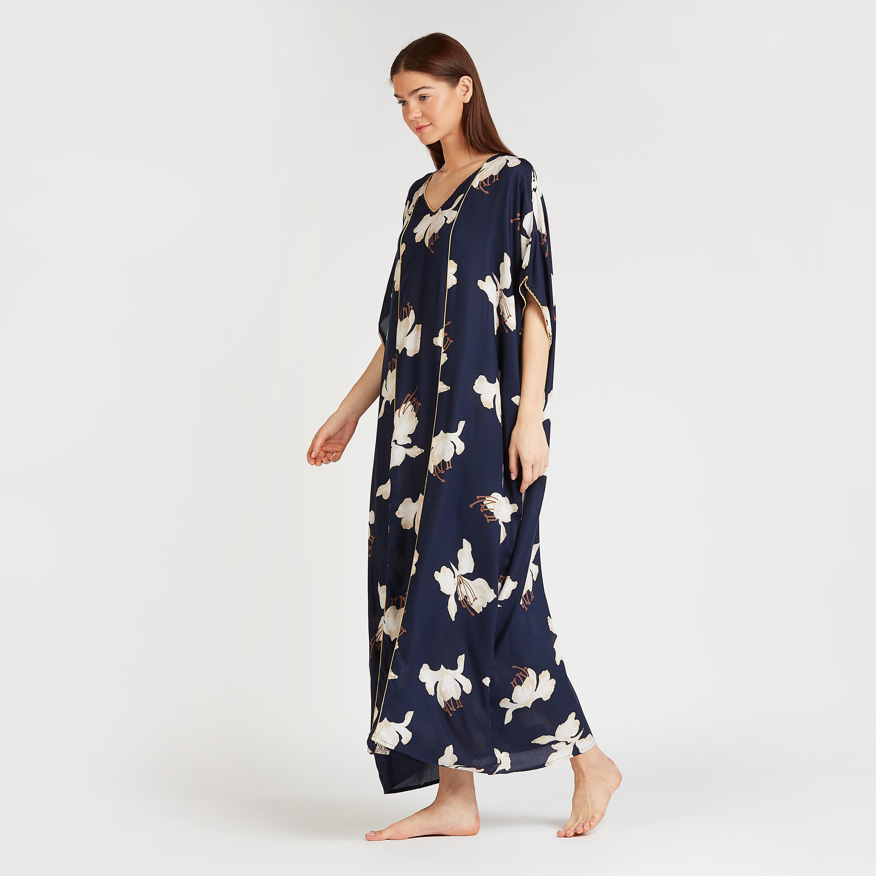 قميص نوم طويل بياقة V وأكمام ممتدة وطبعات-women-clothing-nightwear-nighties-image-2