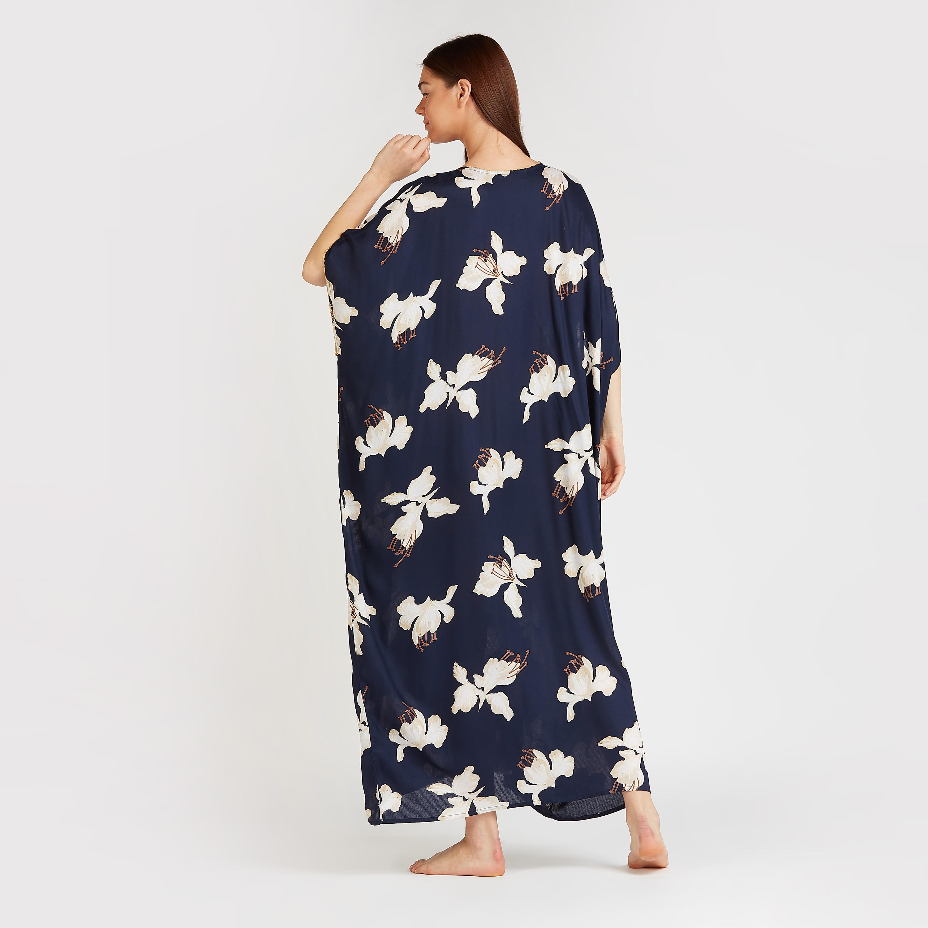 قميص نوم طويل بياقة V وأكمام ممتدة وطبعات-women-clothing-nightwear-nighties-image-4