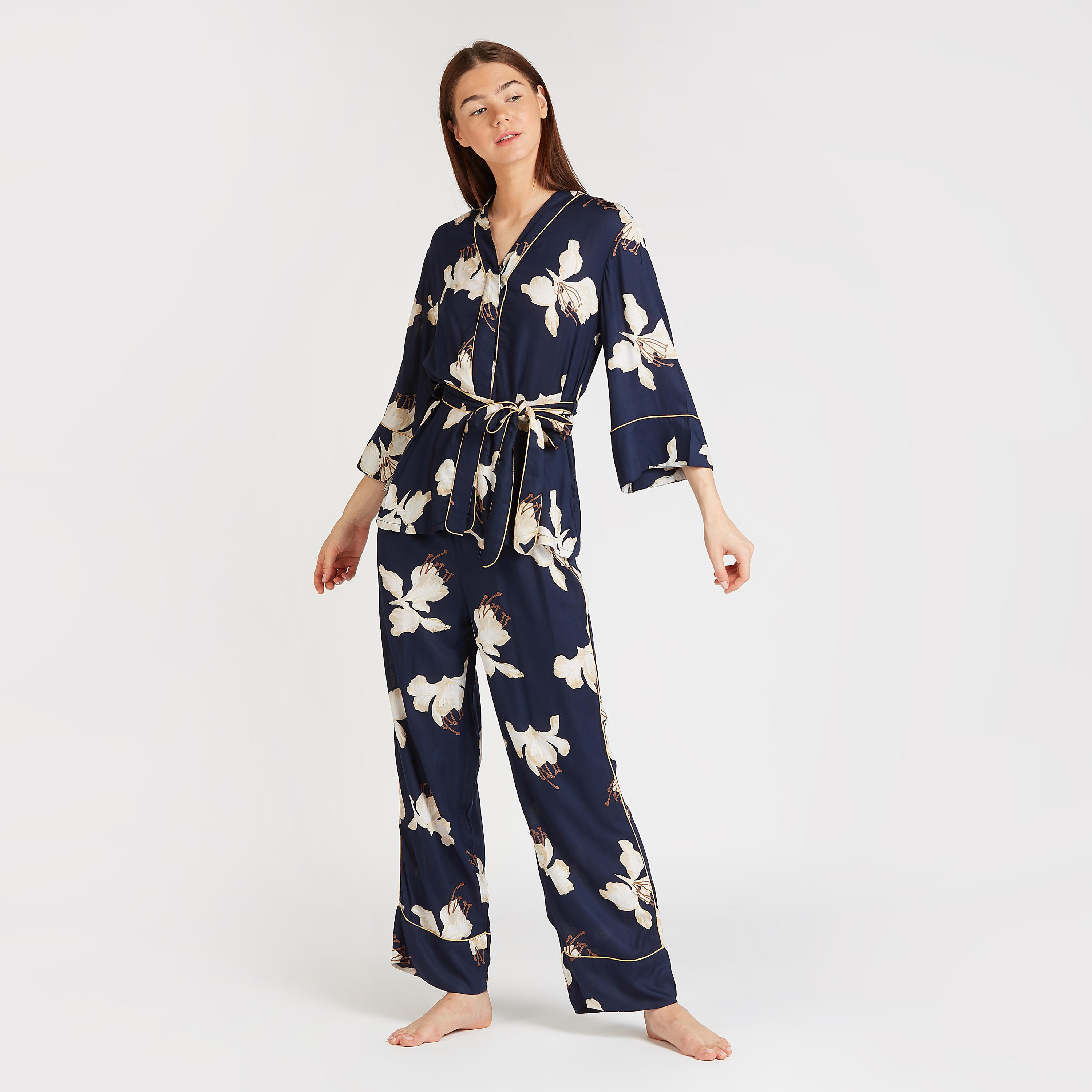 طقم بنطلون بيجاما طويلة وبلوزة بأكمام طويلة وطبعات-women-clothing-nightwear-pyjamas-longsets-image-5
