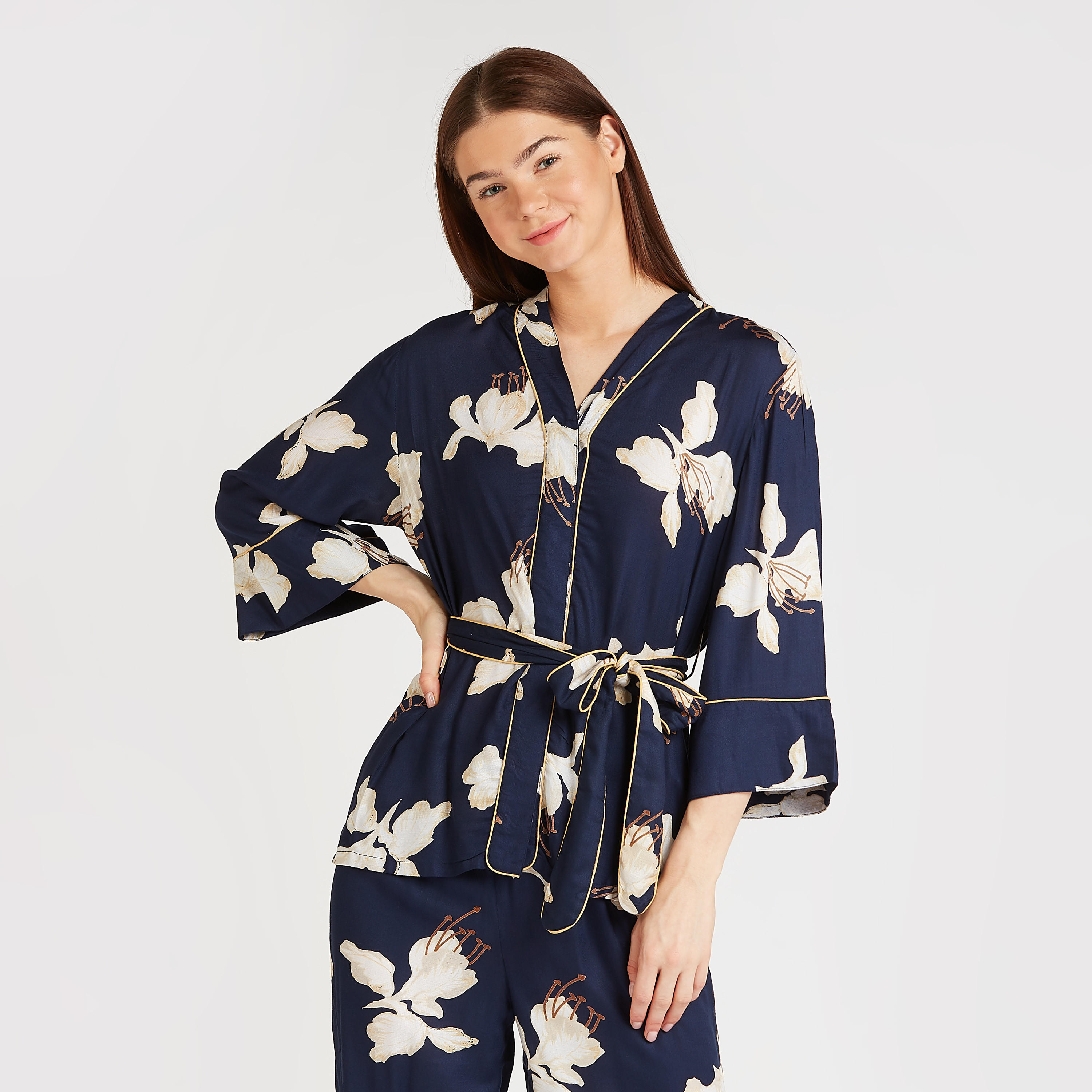 طقم بنطلون بيجاما طويلة وبلوزة بأكمام طويلة وطبعات-women-clothing-nightwear-pyjamas-longsets-image-4