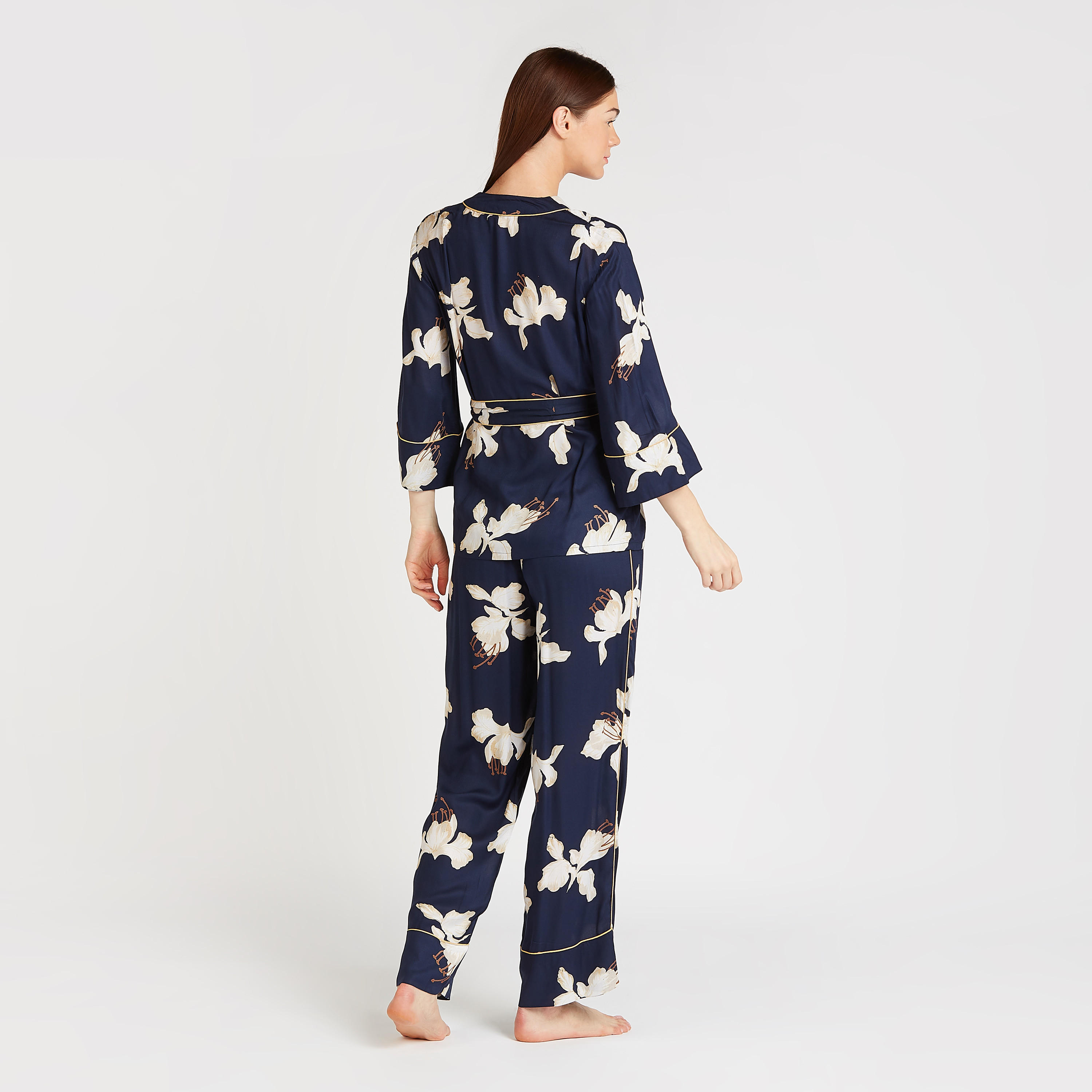 طقم بنطلون بيجاما طويلة وبلوزة بأكمام طويلة وطبعات-women-clothing-nightwear-pyjamas-longsets-image-3