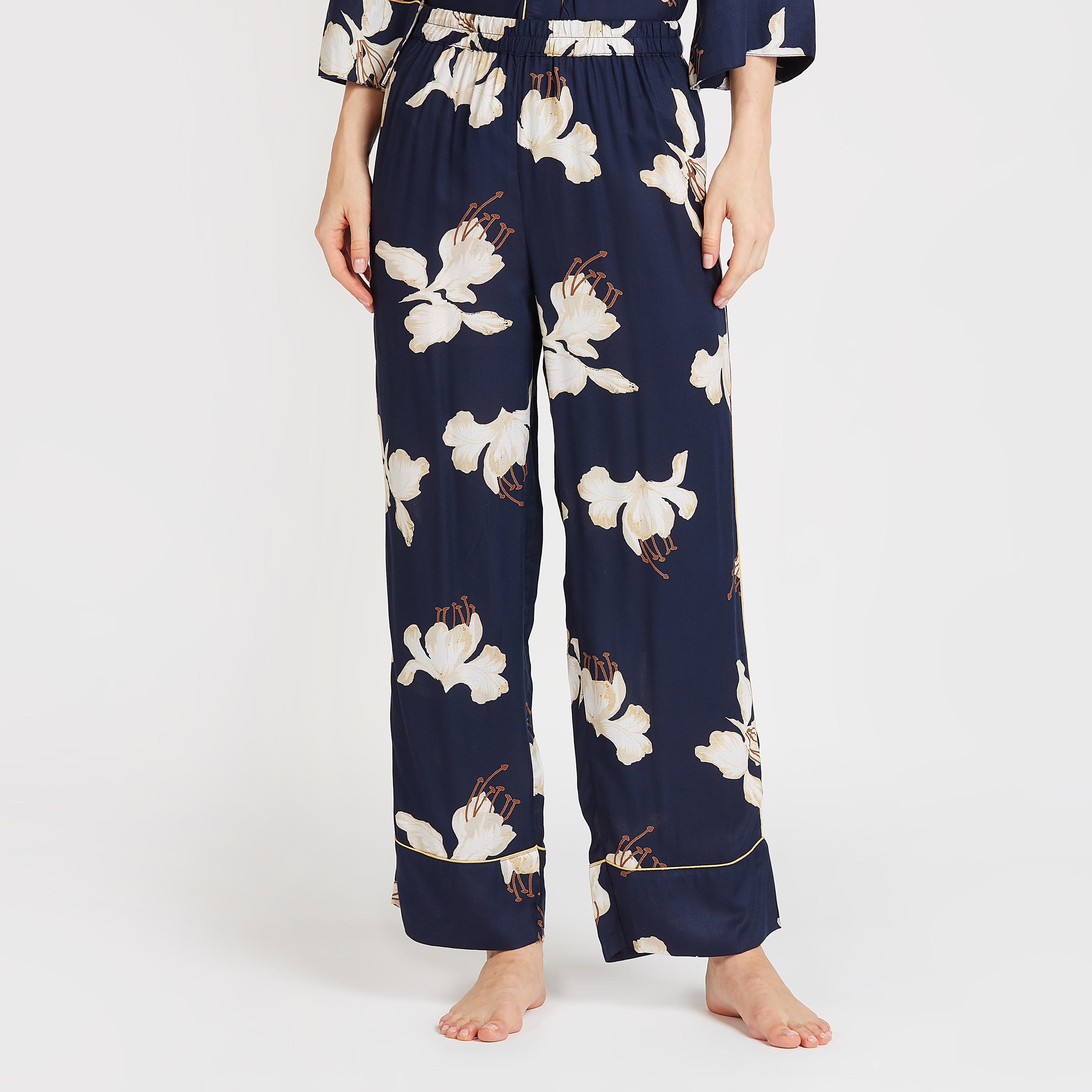 طقم بنطلون بيجاما طويلة وبلوزة بأكمام طويلة وطبعات-women-clothing-nightwear-pyjamas-longsets-image-1