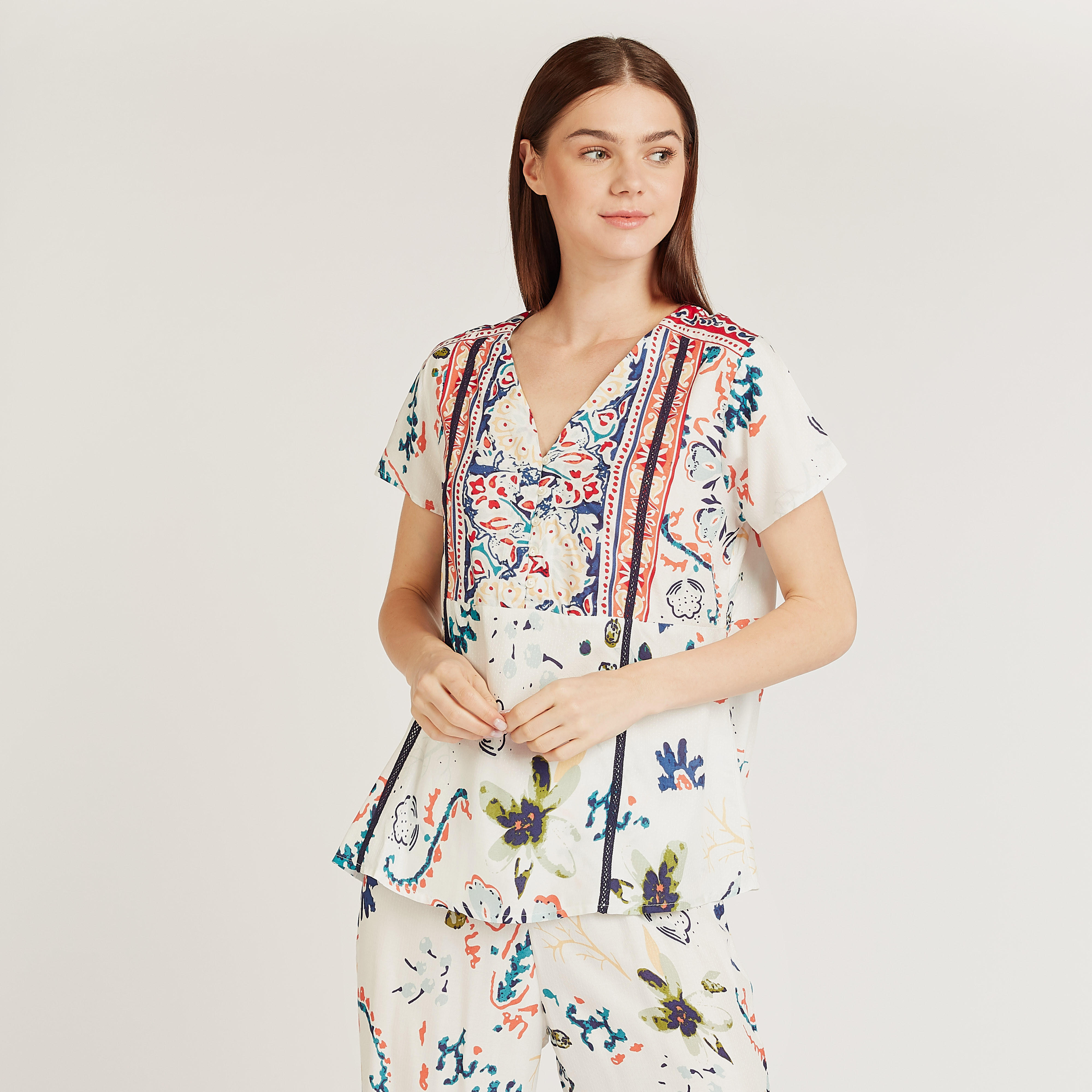 طقم بنطلون بيجاما وبلوزة بياقة V وطبعات-women-clothing-nightwear-pyjamas-longsets-image-4