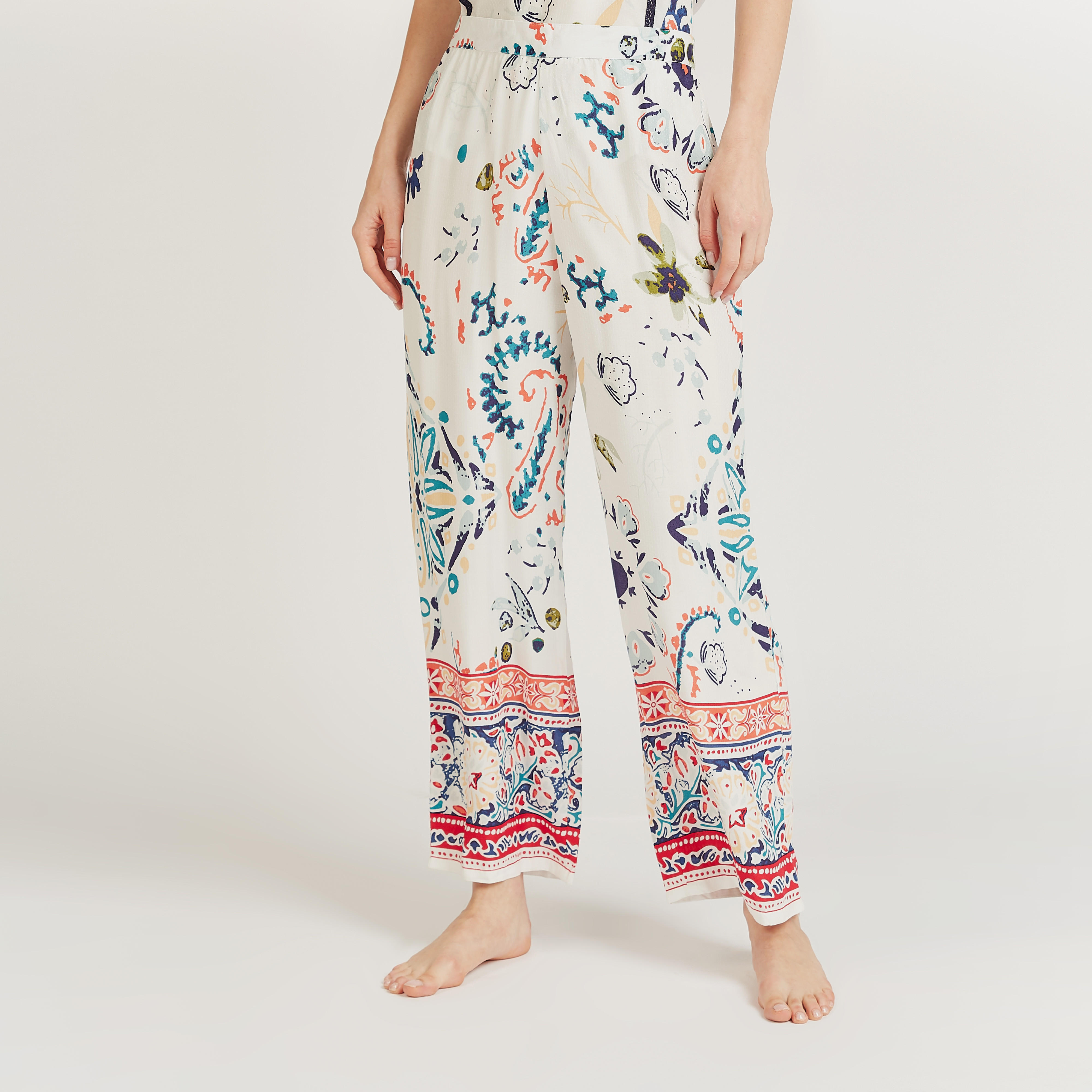 طقم بنطلون بيجاما وبلوزة بياقة V وطبعات-women-clothing-nightwear-pyjamas-longsets-image-1