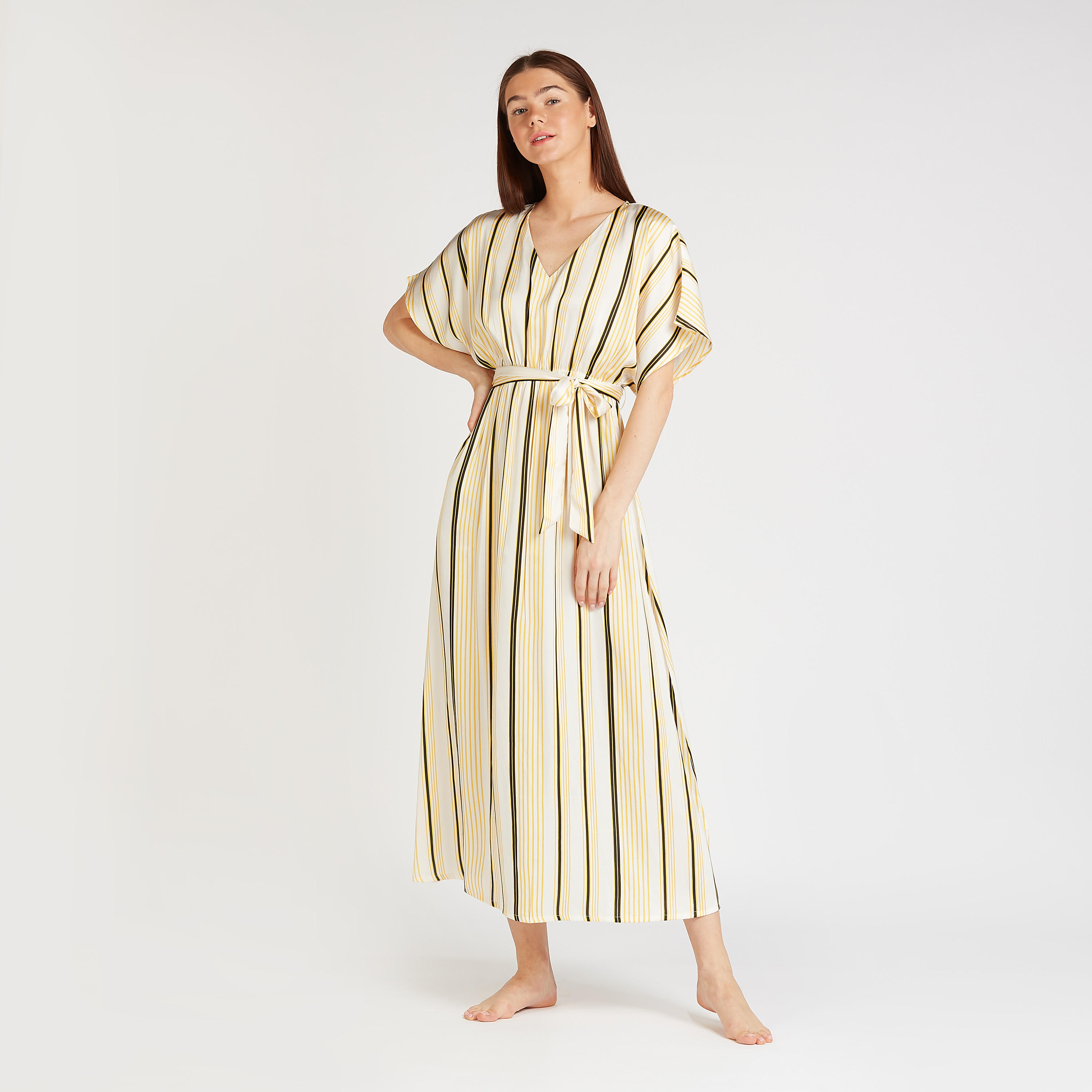 قميص نوم طويل مخطط بياقة V وأكمام واسعة وطبعات-women-clothing-nightwear-nighties-image-1