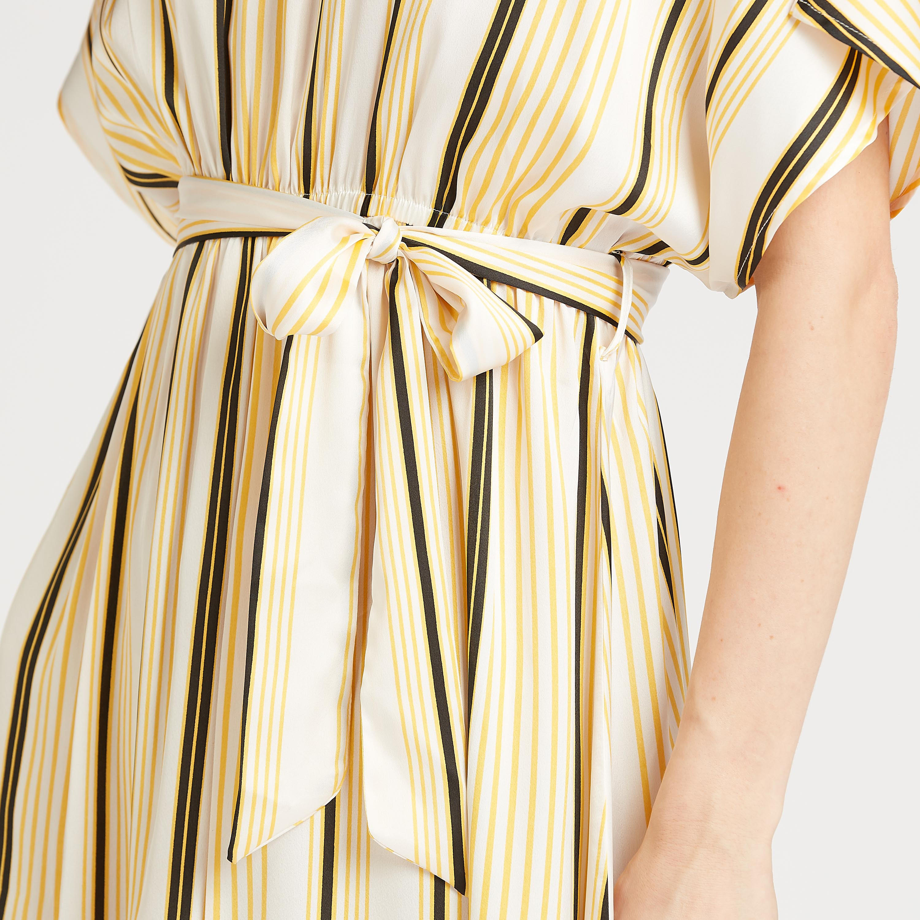 قميص نوم طويل مخطط بياقة V وأكمام واسعة وطبعات-women-clothing-nightwear-nighties-image-2