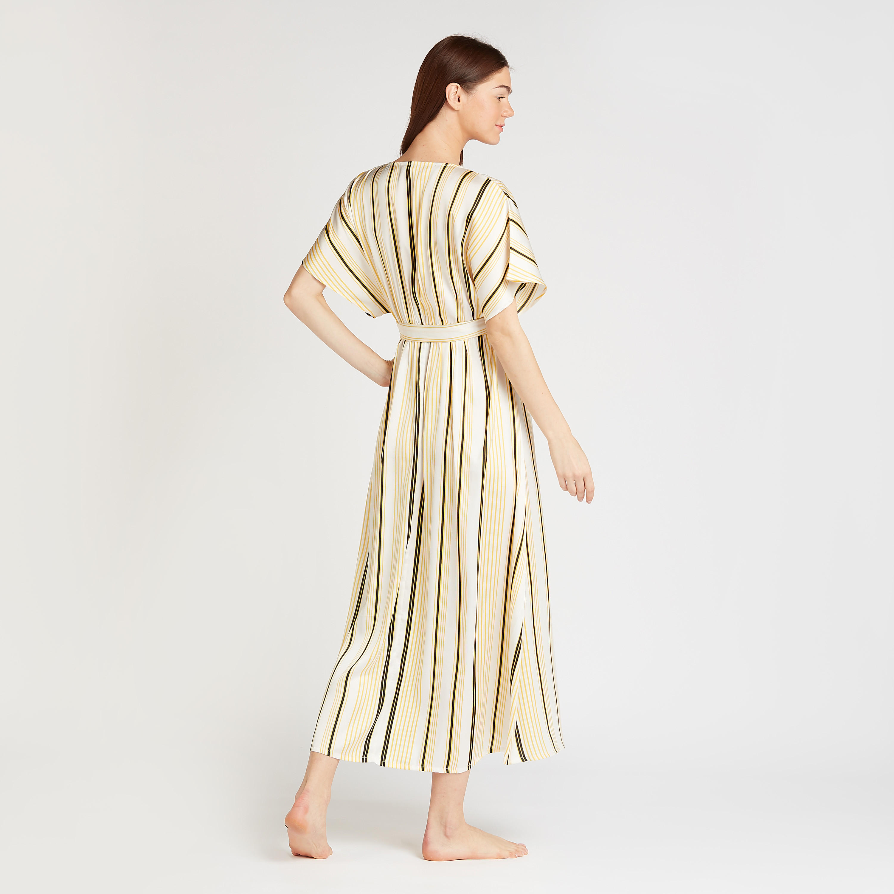 قميص نوم طويل مخطط بياقة V وأكمام واسعة وطبعات-women-clothing-nightwear-nighties-image-3