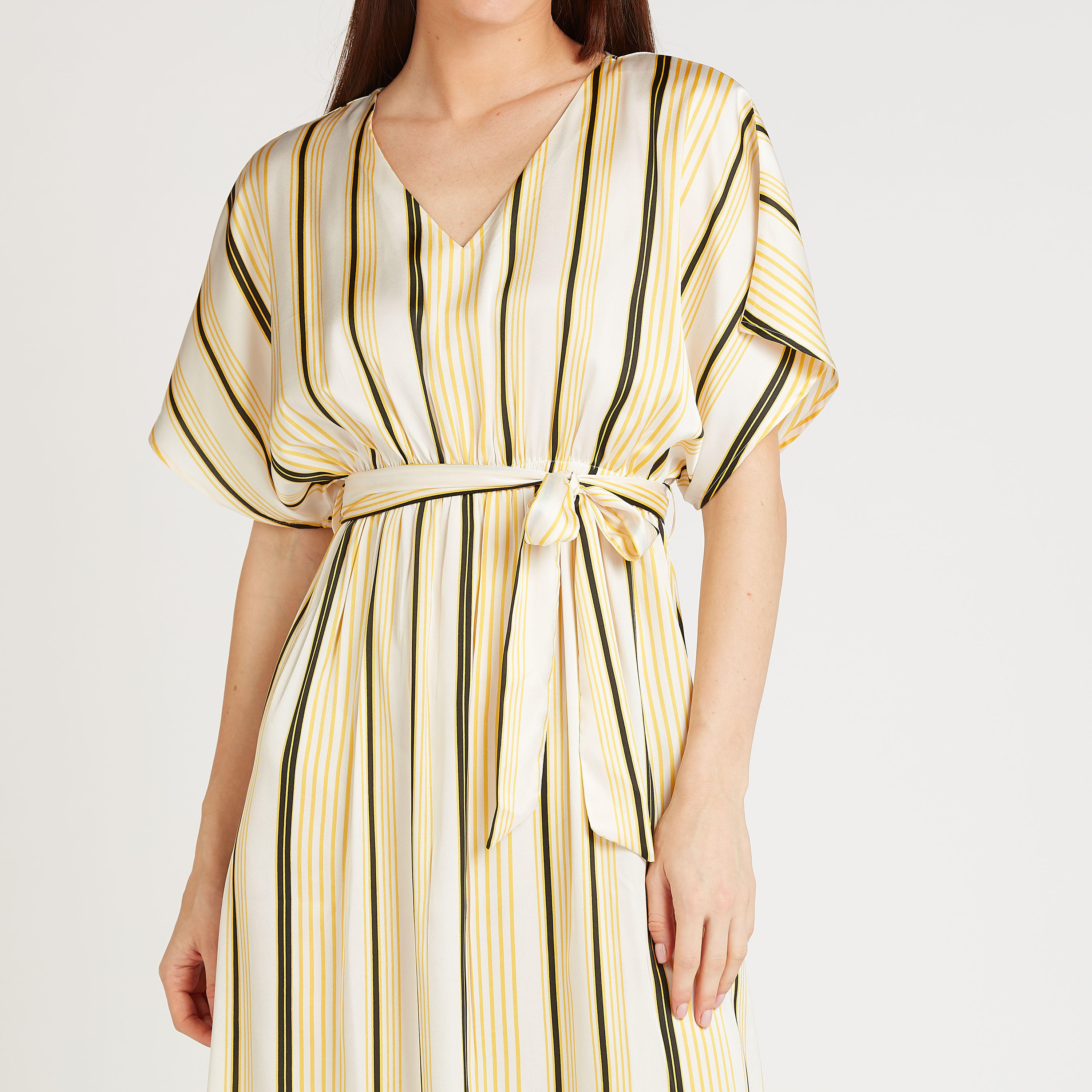 قميص نوم طويل مخطط بياقة V وأكمام واسعة وطبعات-women-clothing-nightwear-nighties-image-4