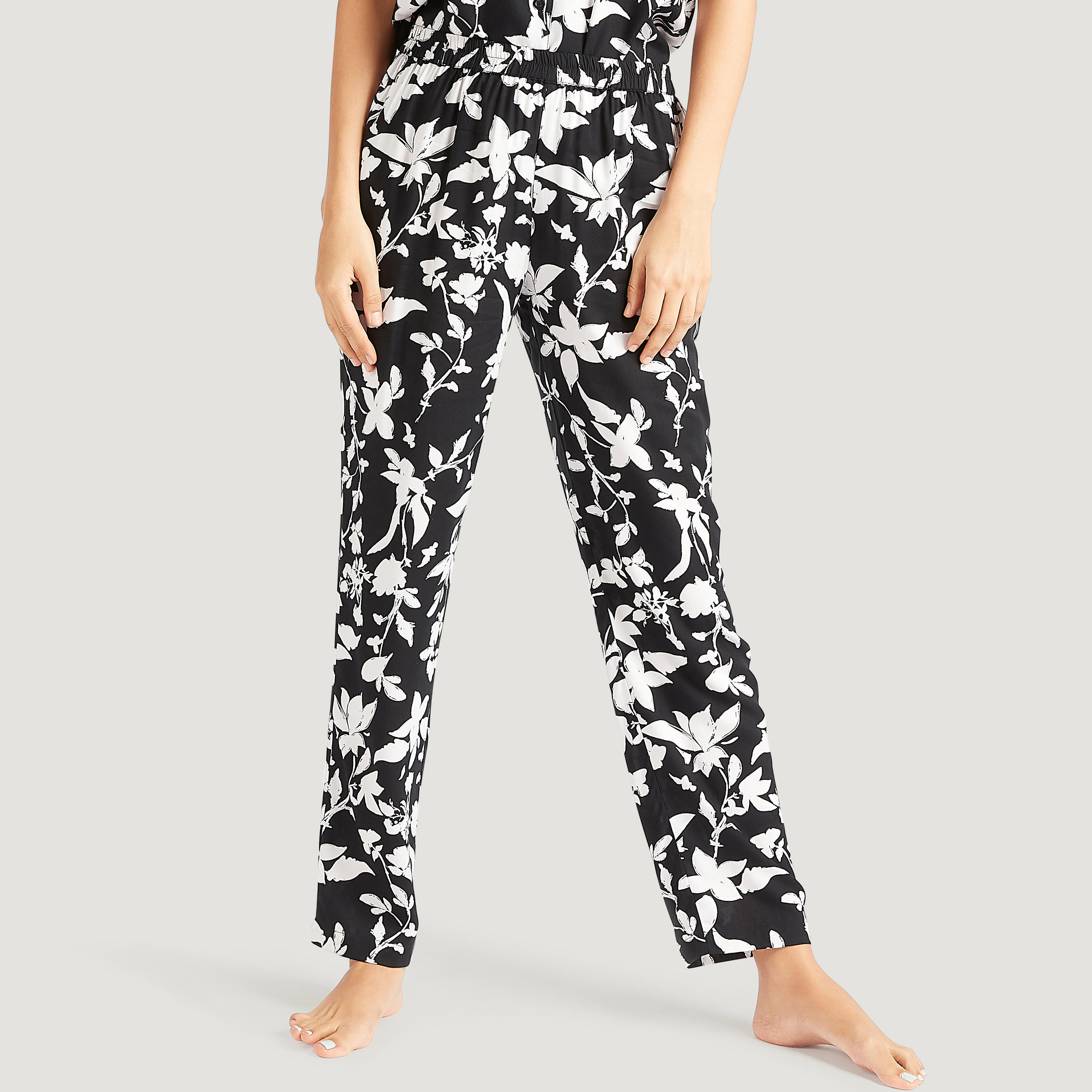 طقم بنطلون بيجاما مع قناع عيون وقميص بطبعات وأكمام قصيرة - 3 قطع-women-clothing-nightwear-pyjamas-longsets-image-6