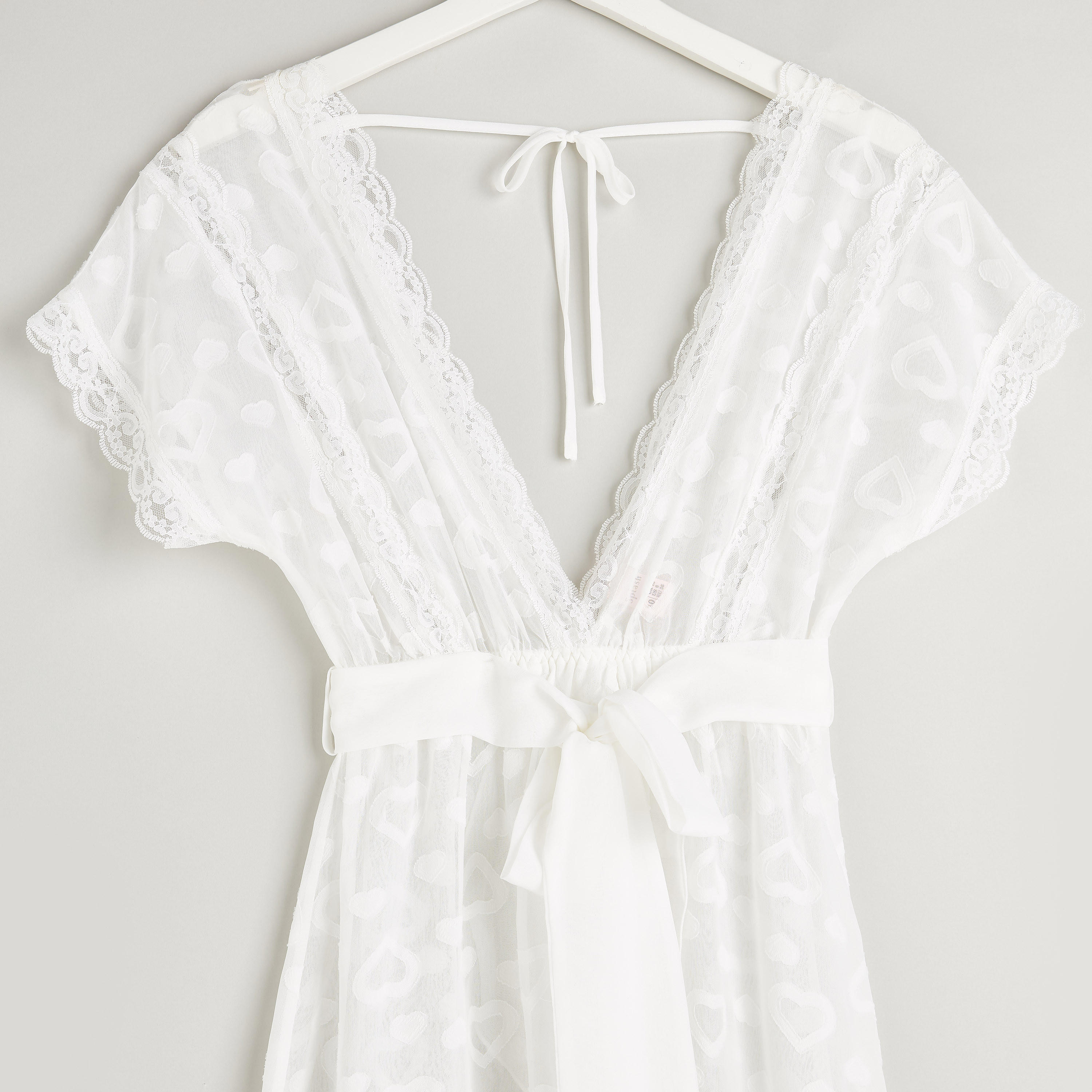 فستان نوم بياقة V وأربطة وتفاصيل دانتيل وأربطة-women-clothing-nightwear-nighties-image-2