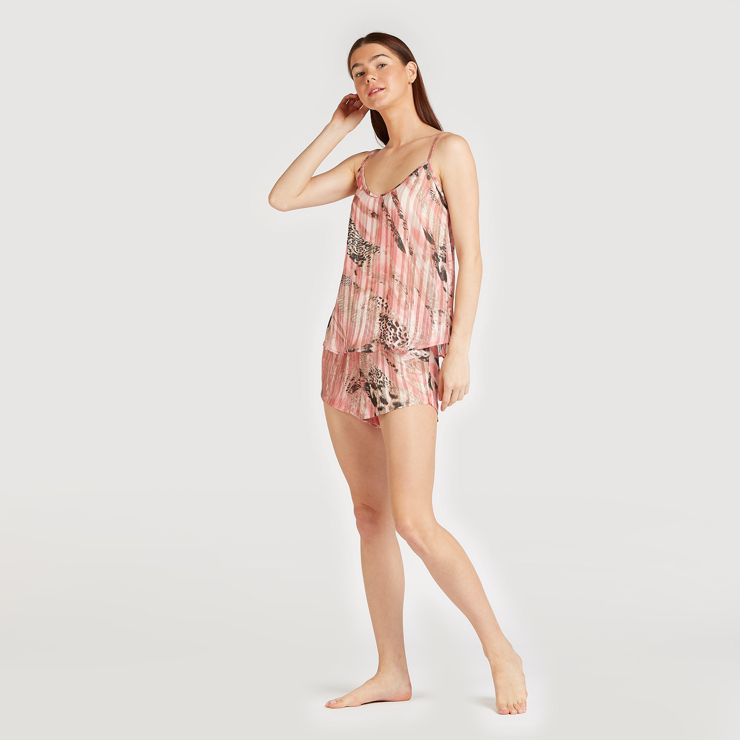 طقم شورت وبلوزة دون أكمام بطبعات-women-clothing-nightwear-pyjamas-longsets-image-4