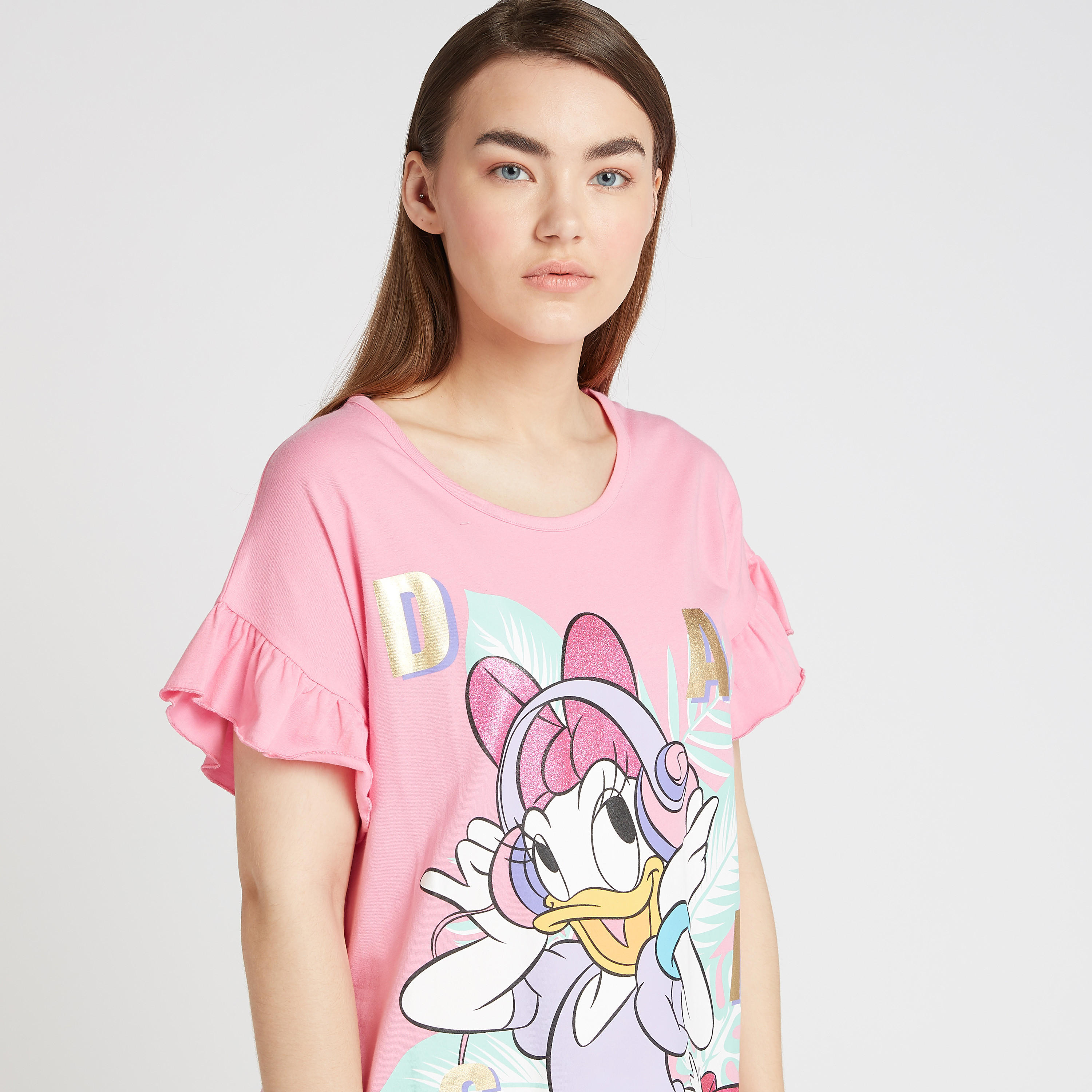 فستان نوم برقبة مستديرة وأكمام قصيرة وطبعات دايزي داك-women-clothing-nightwear-nighties-image-3