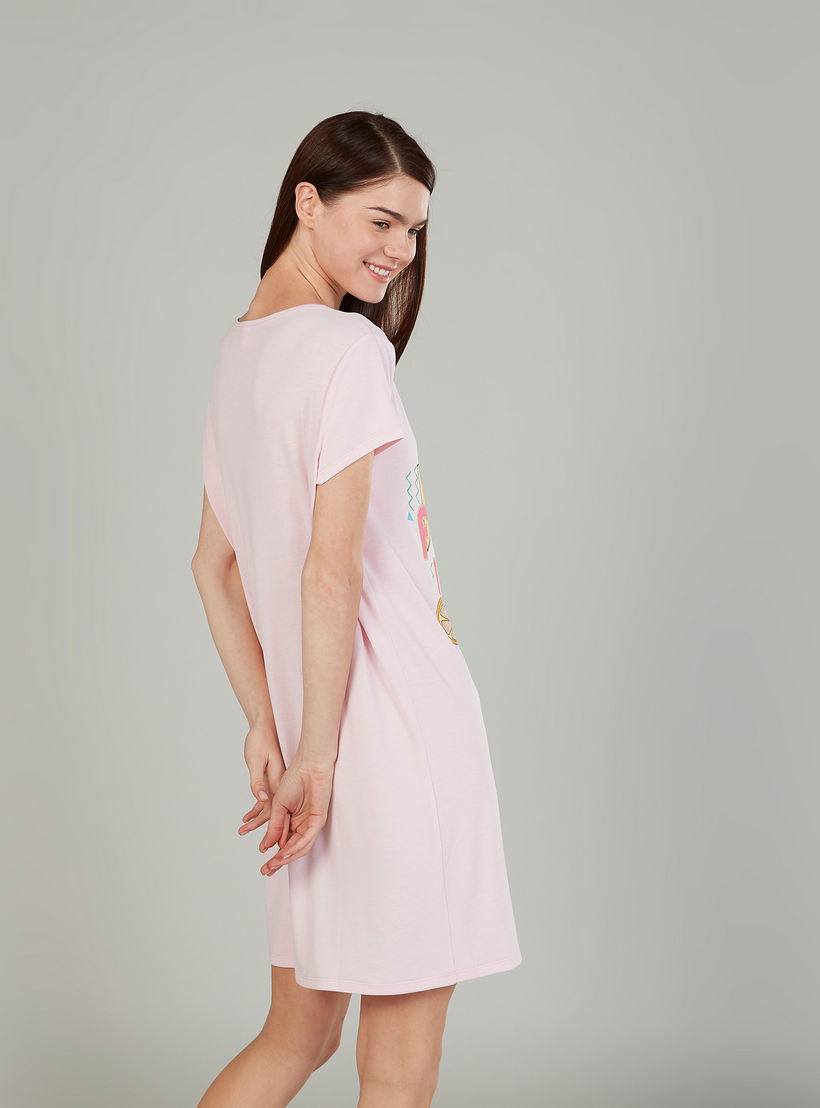 فستان نوم بياقة مستديرة وأكمام قصيرة وطبعات-women-clothing-nightwear-nighties-image-4