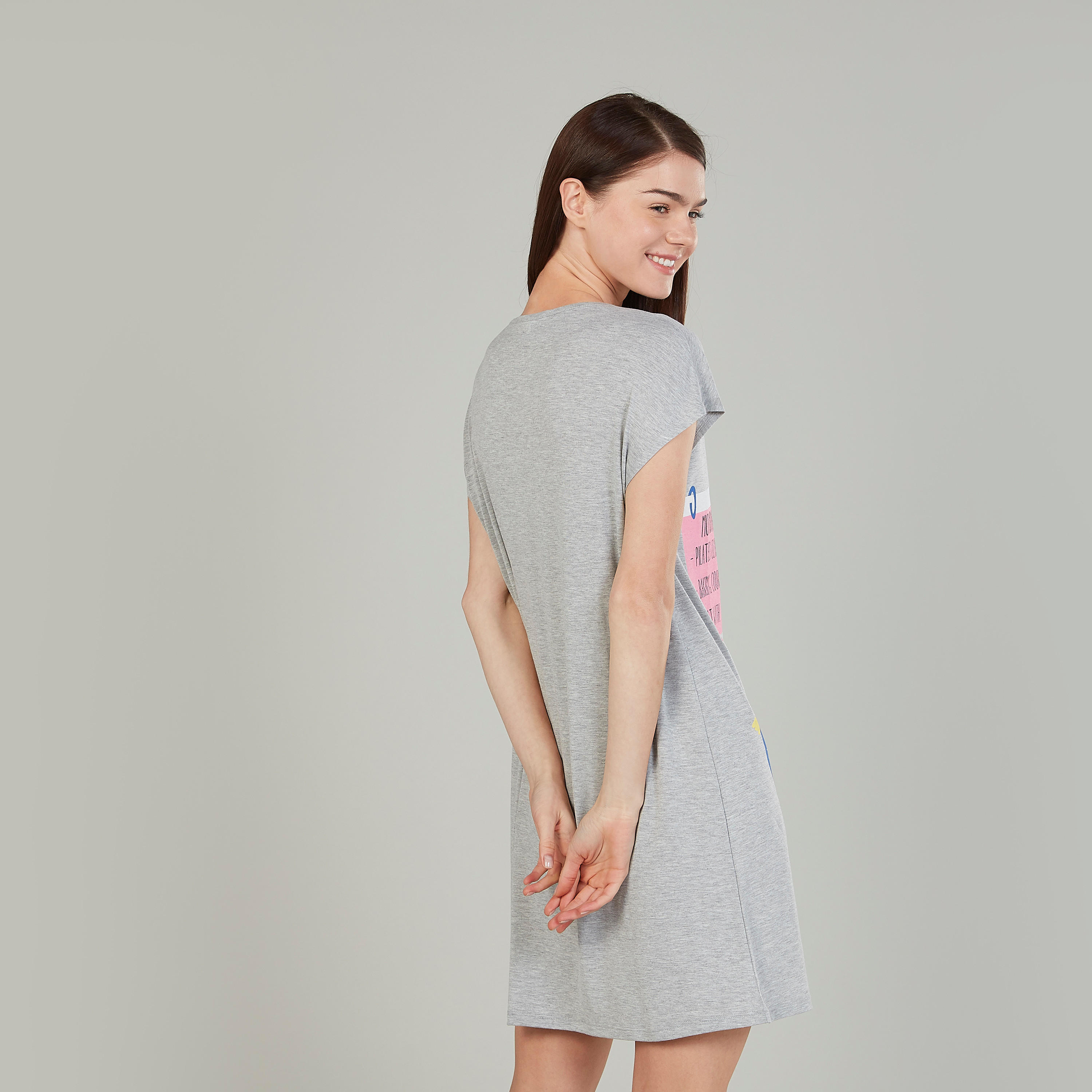 فستان نوم بياقة مستديرة وأكمام قصيرة وطبعات-women-clothing-nightwear-nighties-image-4