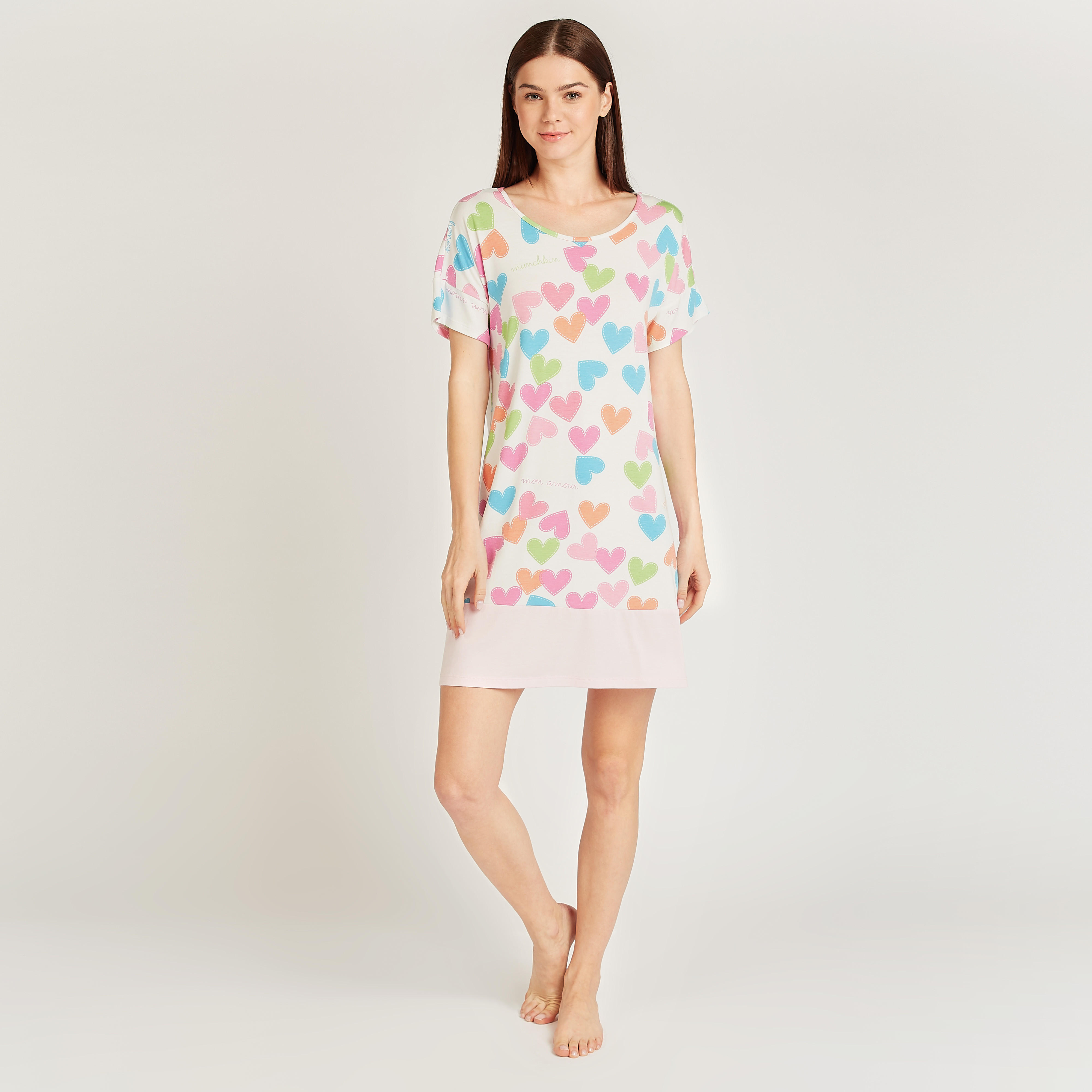 فستان نوم بياقة ضيقة وأكمام قصيرة وطبعات قلب-women-clothing-nightwear-nighties-image-2