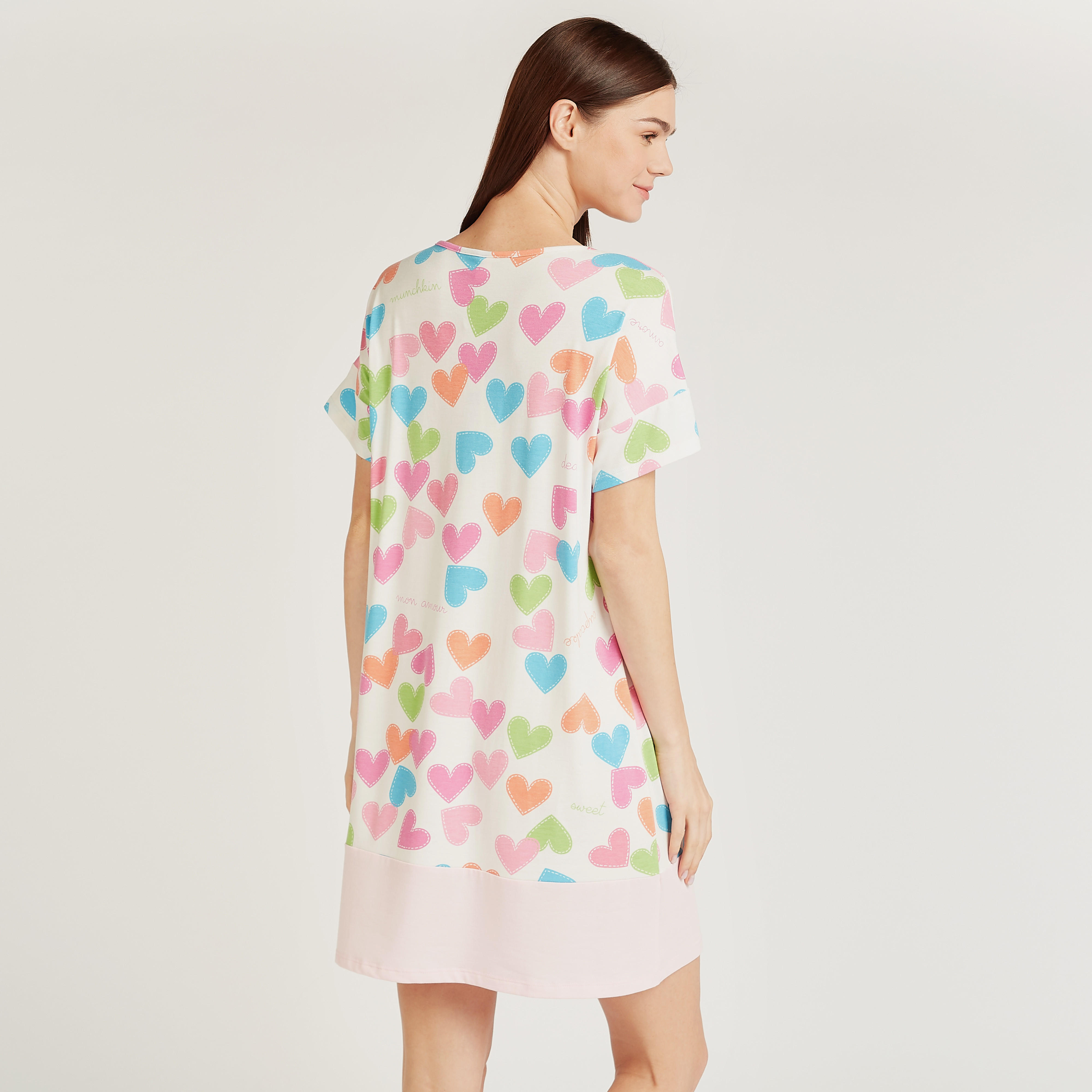 فستان نوم بياقة ضيقة وأكمام قصيرة وطبعات قلب-women-clothing-nightwear-nighties-image-4