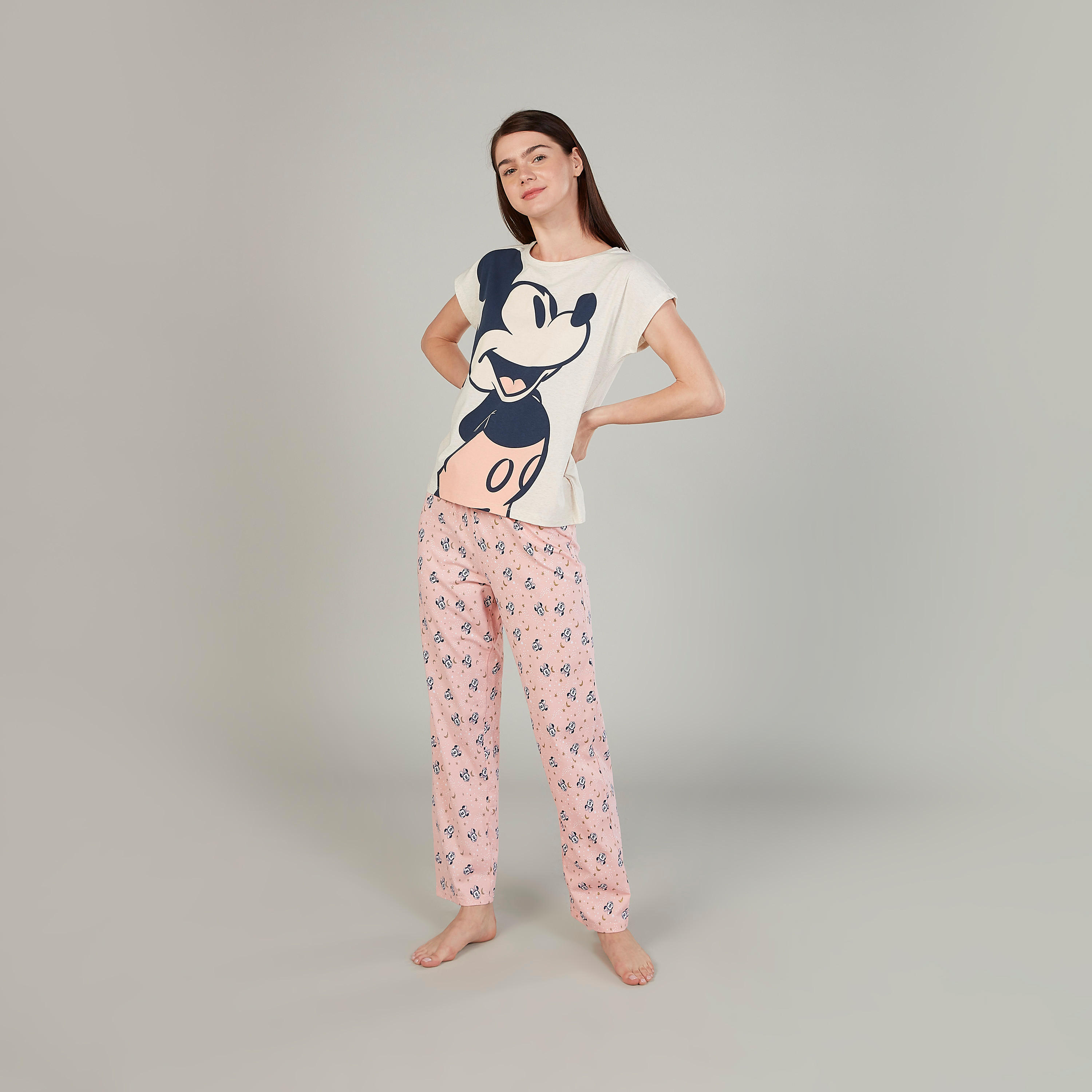 طقم بنطلون بيجاما وتيشيرت بياقة مستديرة وطبعات ميكي ماوس-women-clothing-nightwear-pyjamas-longsets-image-1
