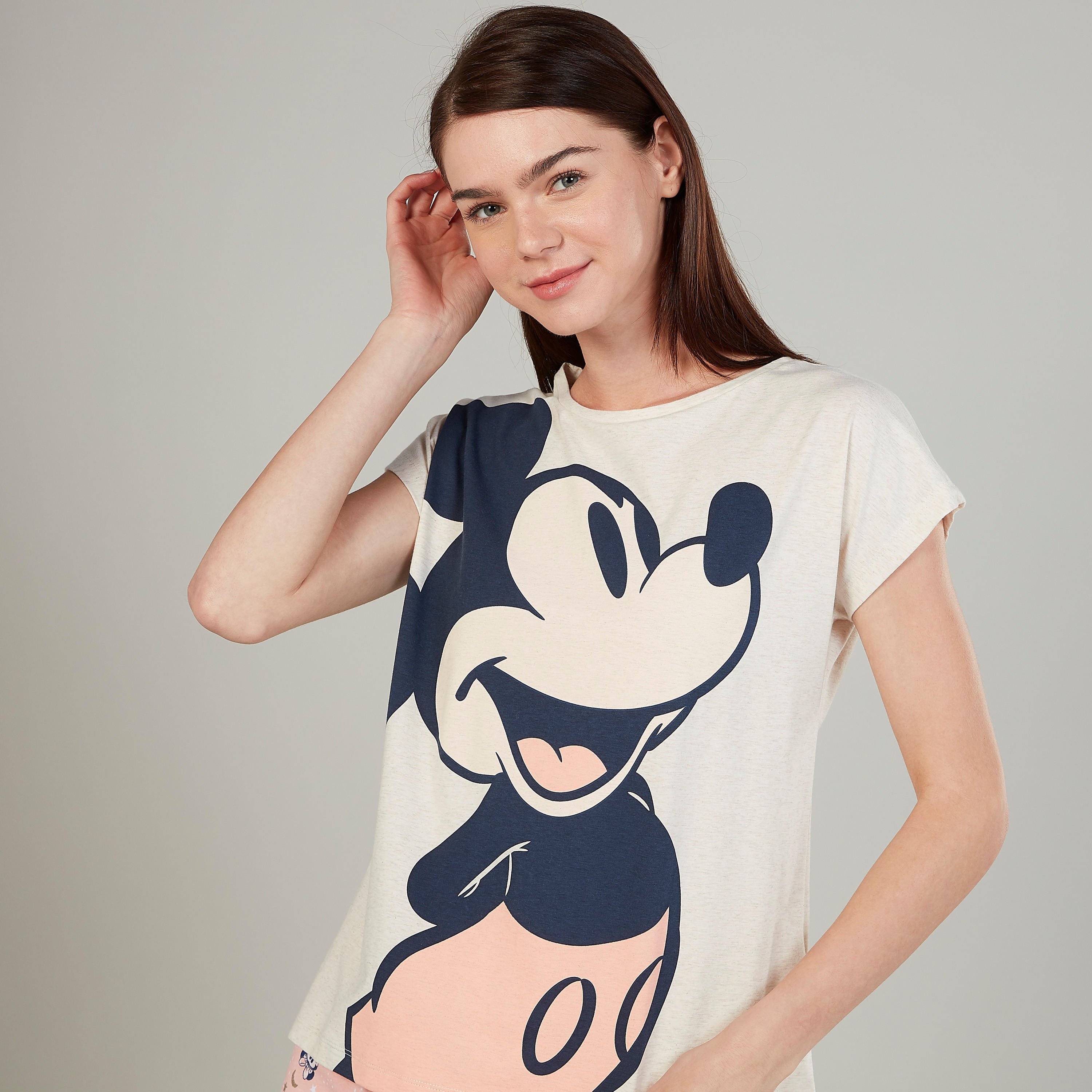 طقم بنطلون بيجاما وتيشيرت بياقة مستديرة وطبعات ميكي ماوس-women-clothing-nightwear-pyjamas-longsets-image-3