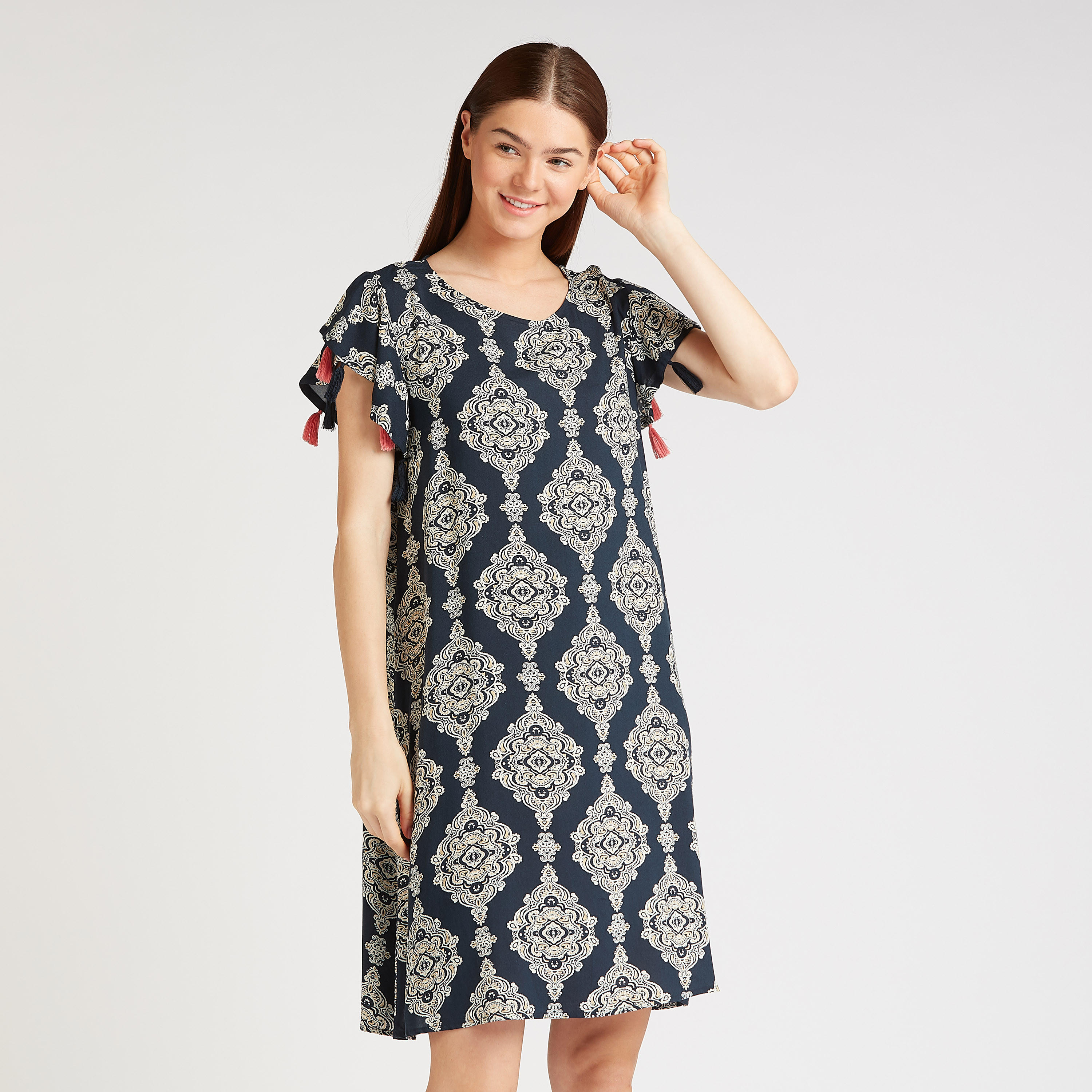 فستان نوم بألوان متعددة بياقة مستديرة وشرابات- طقم من قطعتين-women-clothing-nightwear-nighties-image-2