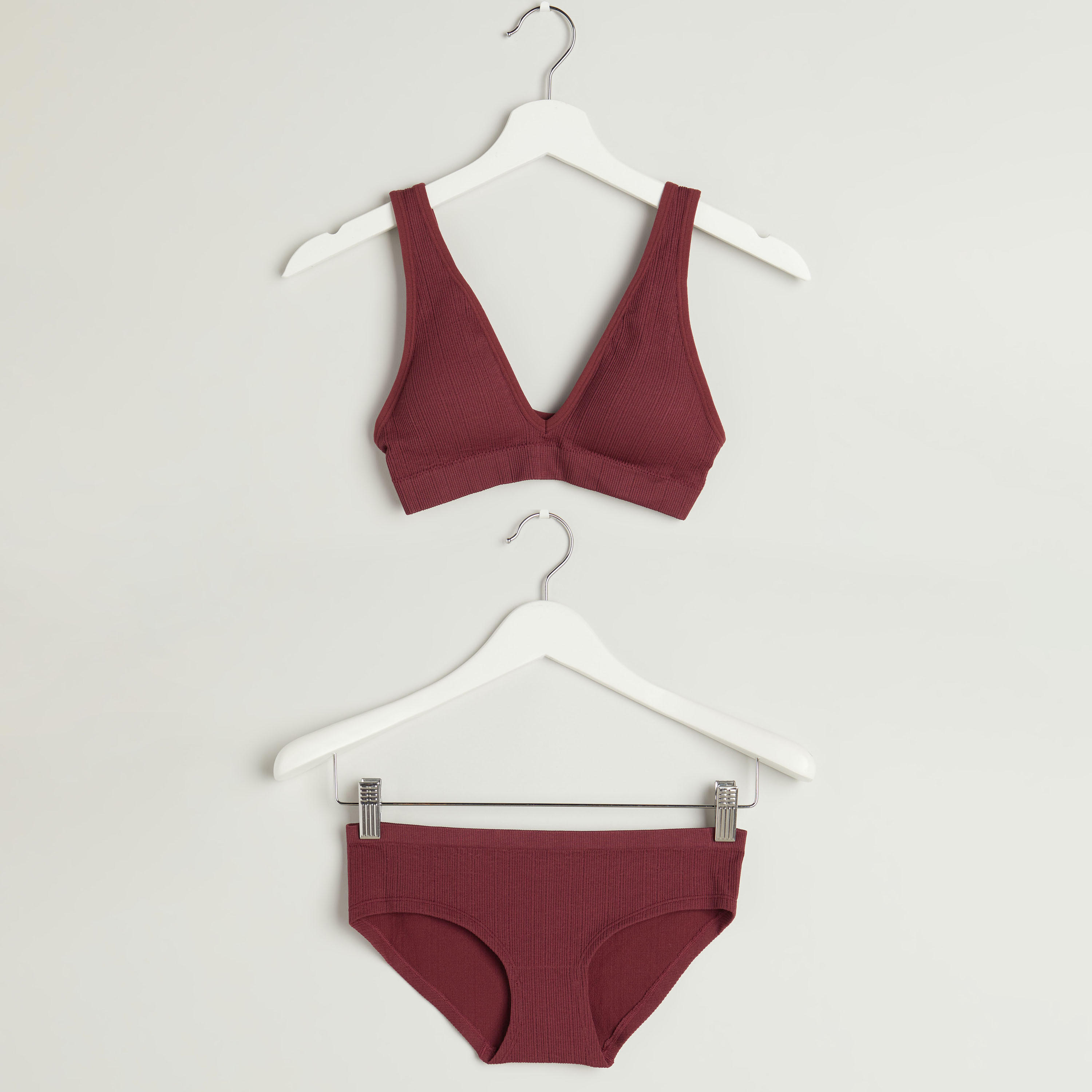 صدريّة رياضية سادة مع ملابس داخلية - طقم من قطعتين-women-clothing-lingerie-lingeriesets-image-1