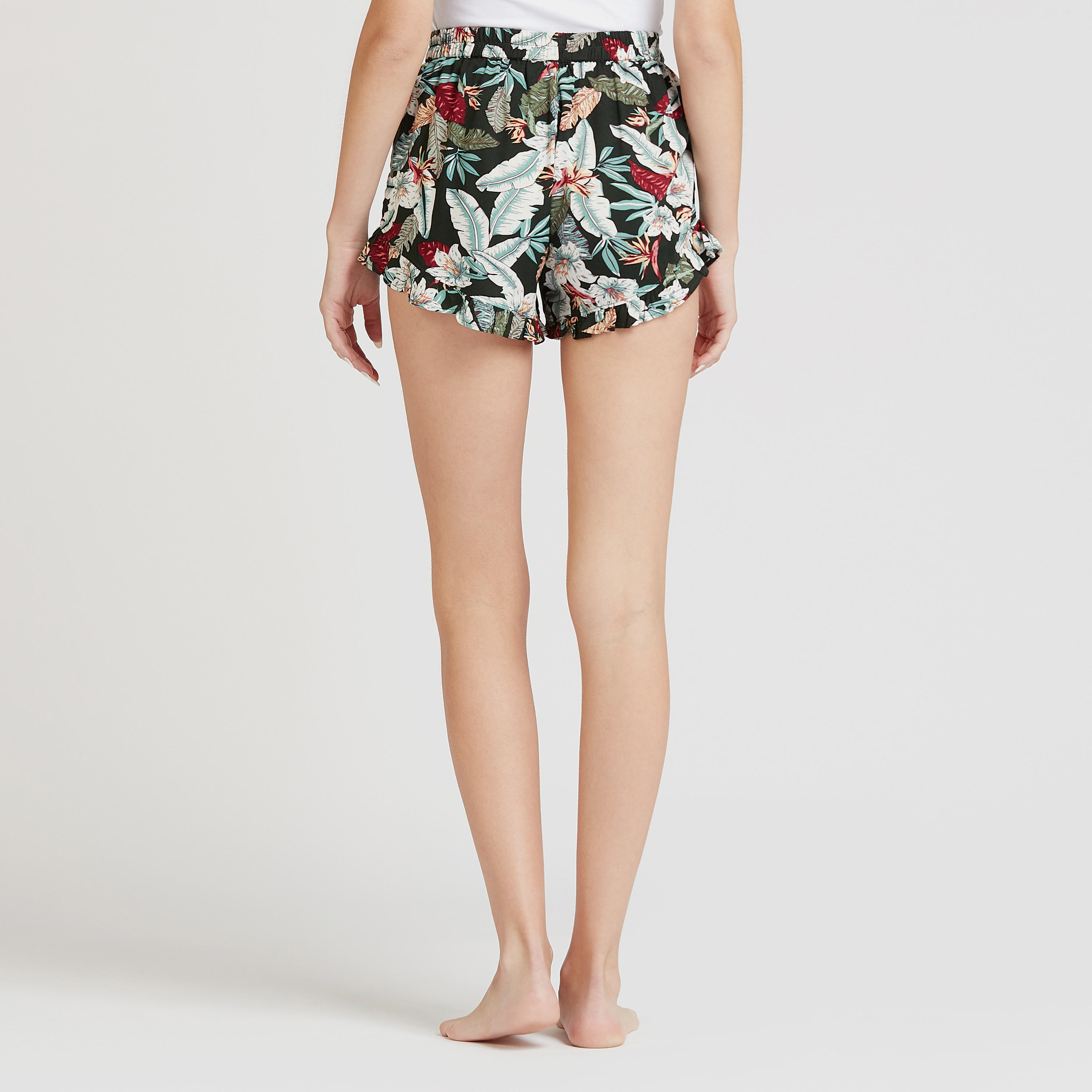 طقم شورت متنوّعة بتفاصيل كشكشة - قطعتين-women-clothing-nightwear-pyjamas-bottoms-image-3