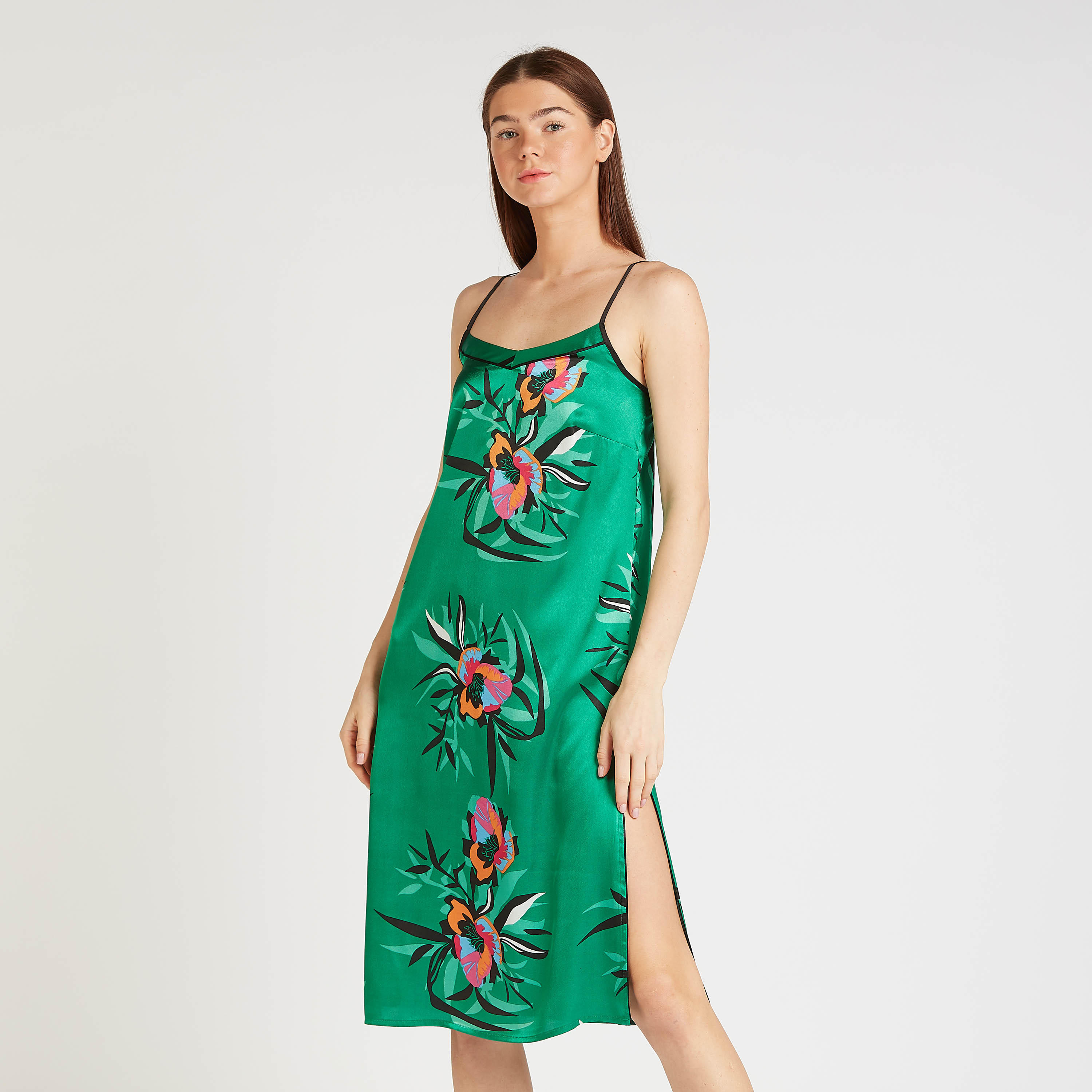 فستان نوم بأحزمة رفيعة وفتحة جانبية وطبعات أزهار-women-clothing-nightwear-nighties-image-1