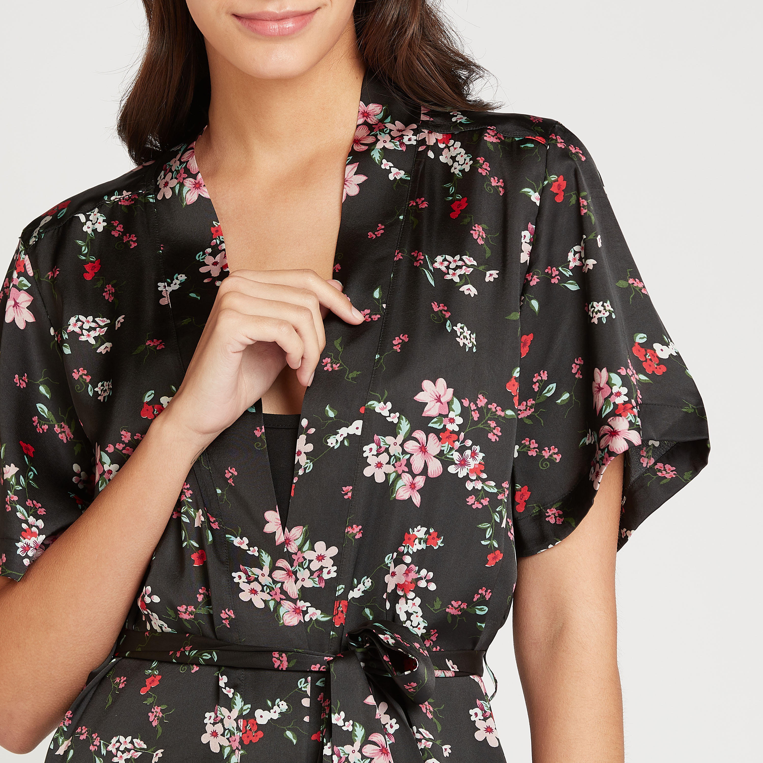 روب بأكمام قصيرة ورباط وطبعات أزهار-women-clothing-nightwear-robes-image-3