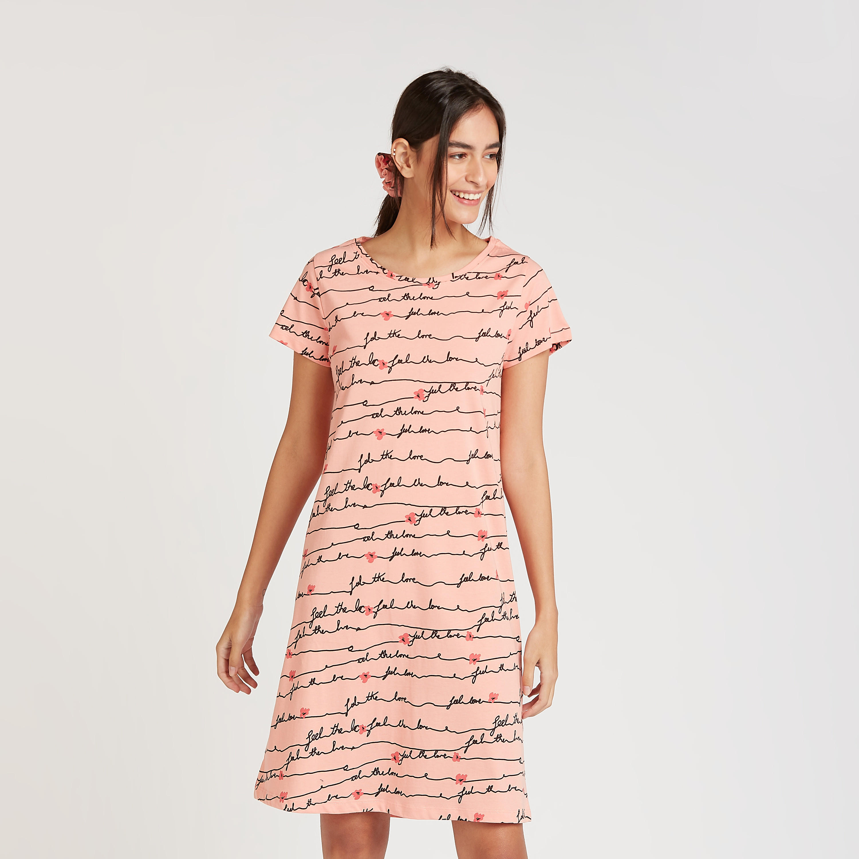 فستان نوم بياقة مستديرة وأكمام قصيرة وطبعات - طقم من قطعتين-women-clothing-nightwear-nighties-image-2