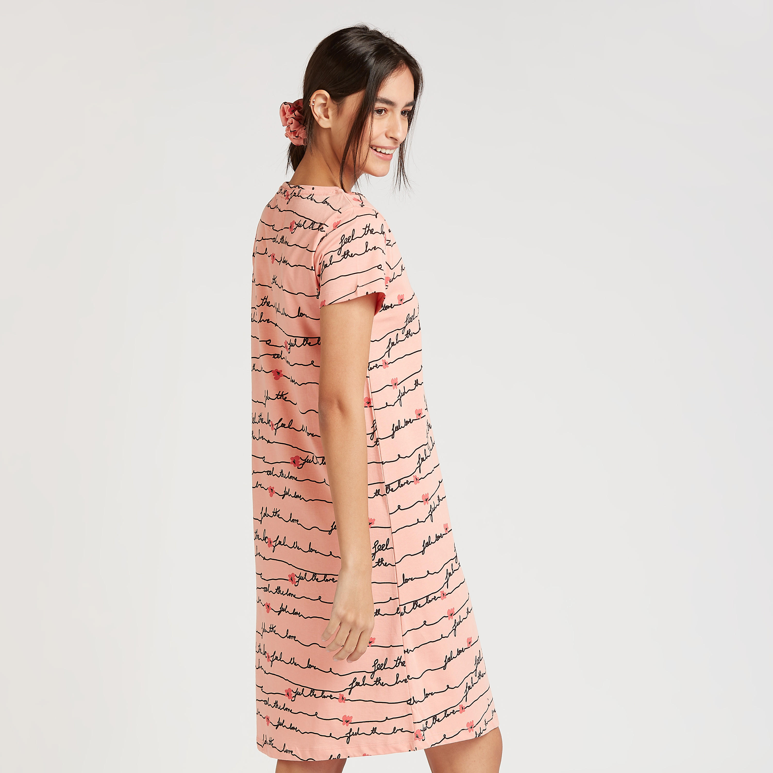 فستان نوم بياقة مستديرة وأكمام قصيرة وطبعات - طقم من قطعتين-women-clothing-nightwear-nighties-image-5