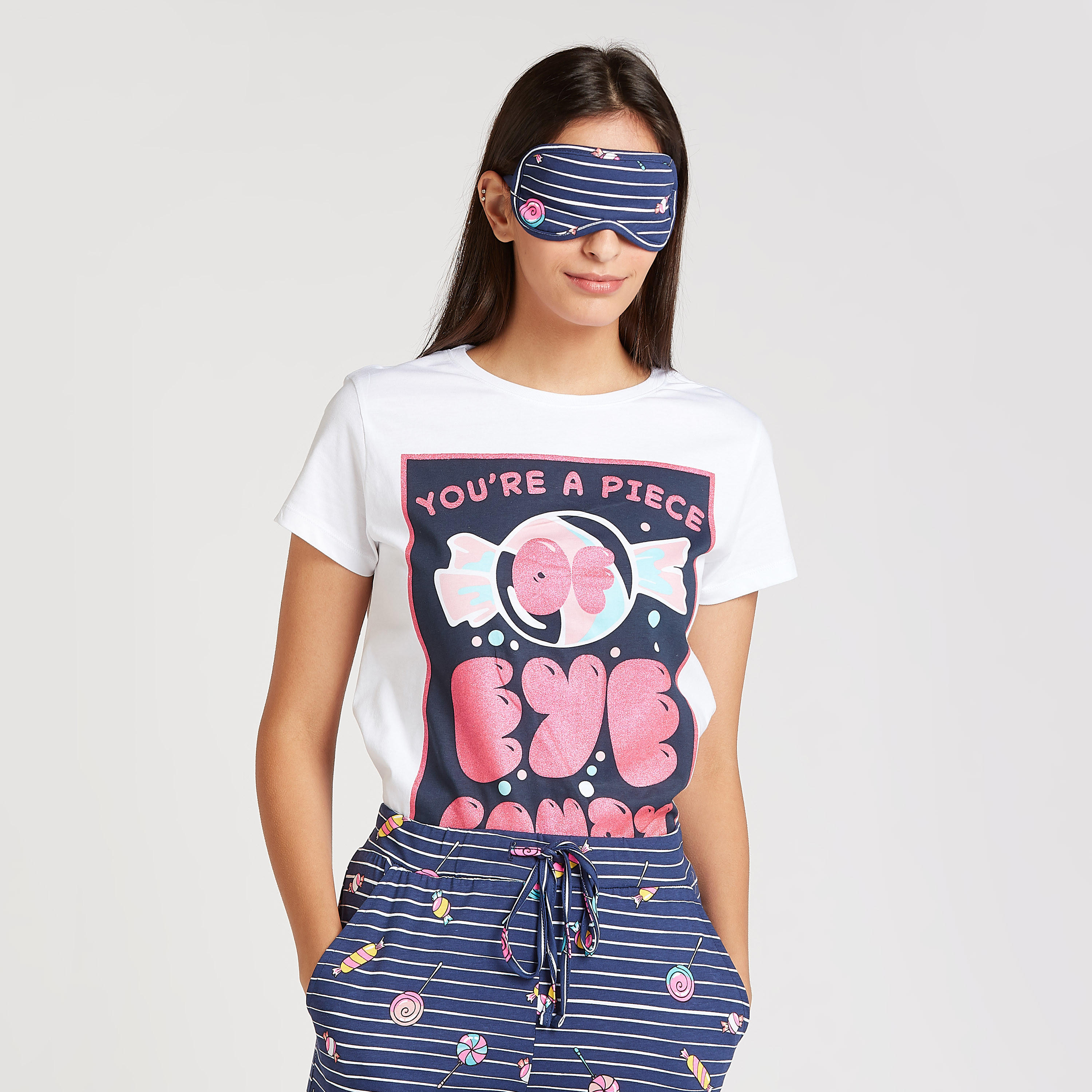 طقم بنطلون بيجاما وتيشيرت بياقة ضيّقة وطبعات-women-clothing-nightwear-pyjamas-longsets-image-5
