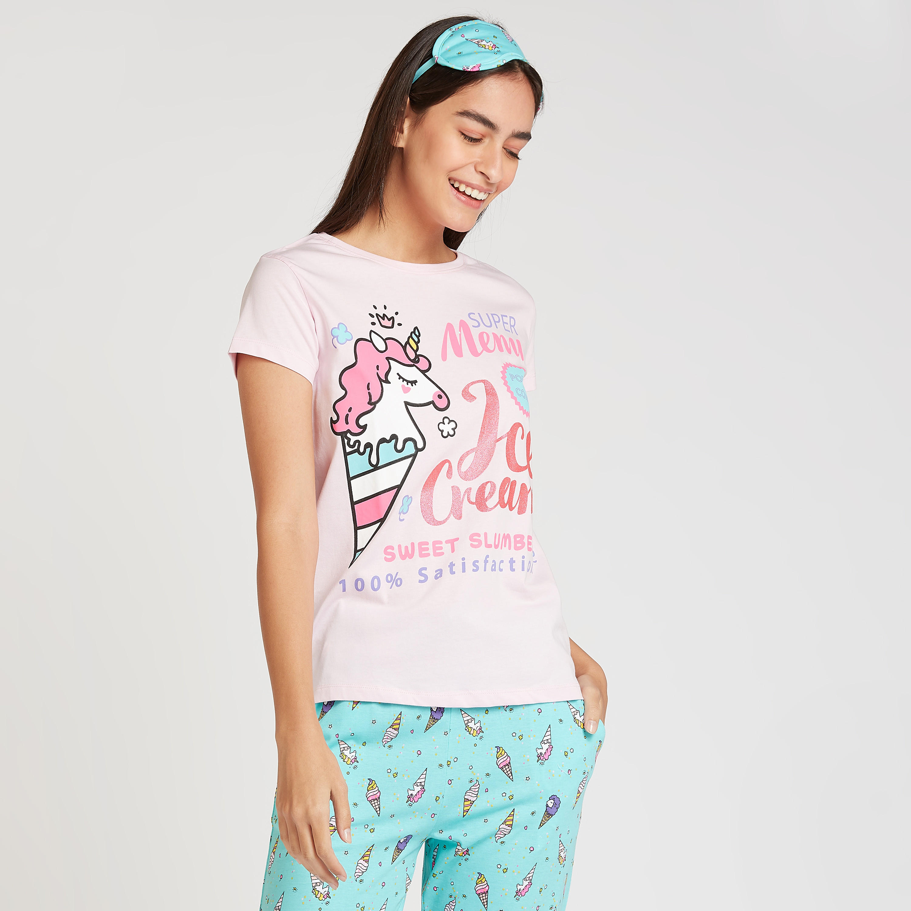 طقم بنطلون بيجاما وتيشيرت بياقة ضيّقة وطبعات-women-clothing-nightwear-pyjamas-longsets-image-1