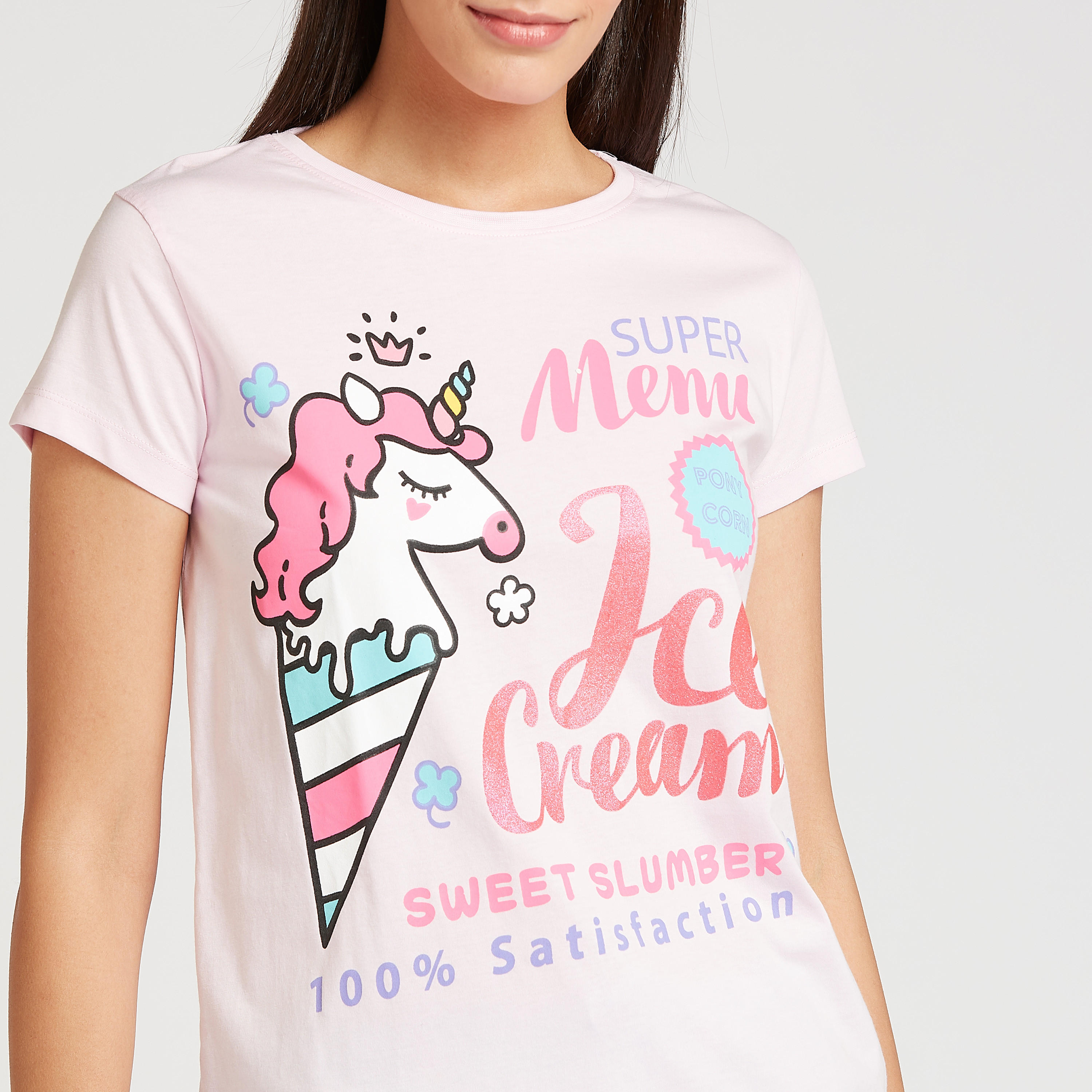 طقم بنطلون بيجاما وتيشيرت بياقة ضيّقة وطبعات-women-clothing-nightwear-pyjamas-longsets-image-3
