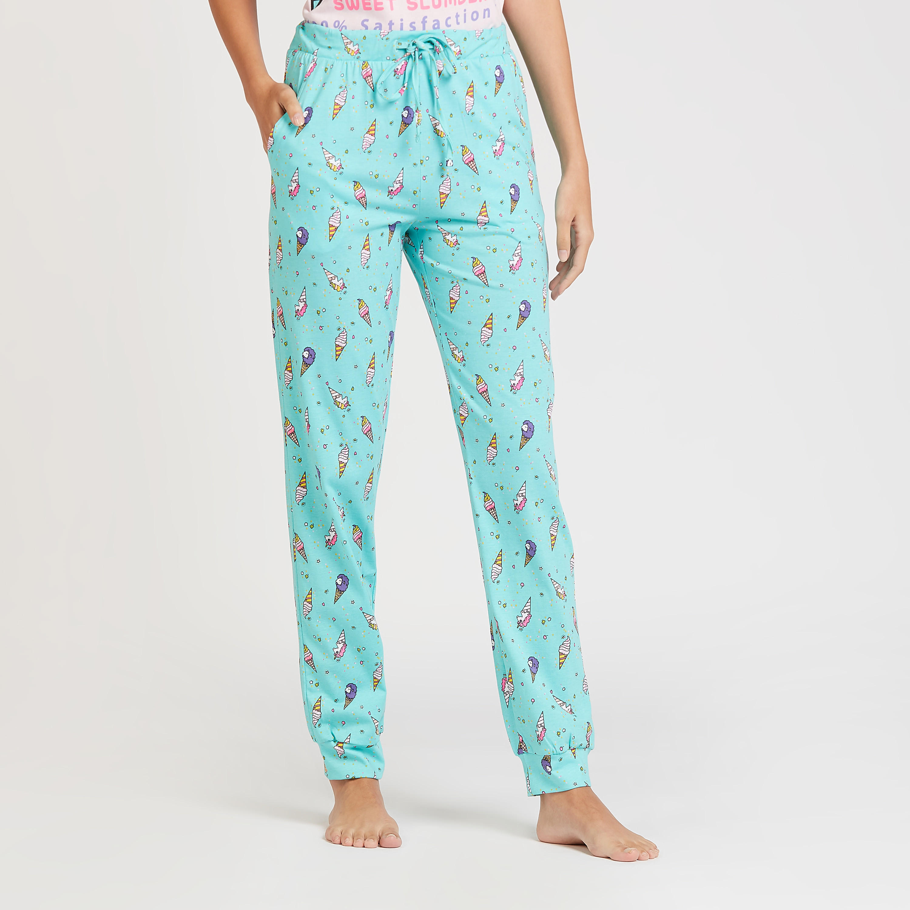 طقم بنطلون بيجاما وتيشيرت بياقة ضيّقة وطبعات-women-clothing-nightwear-pyjamas-longsets-image-5