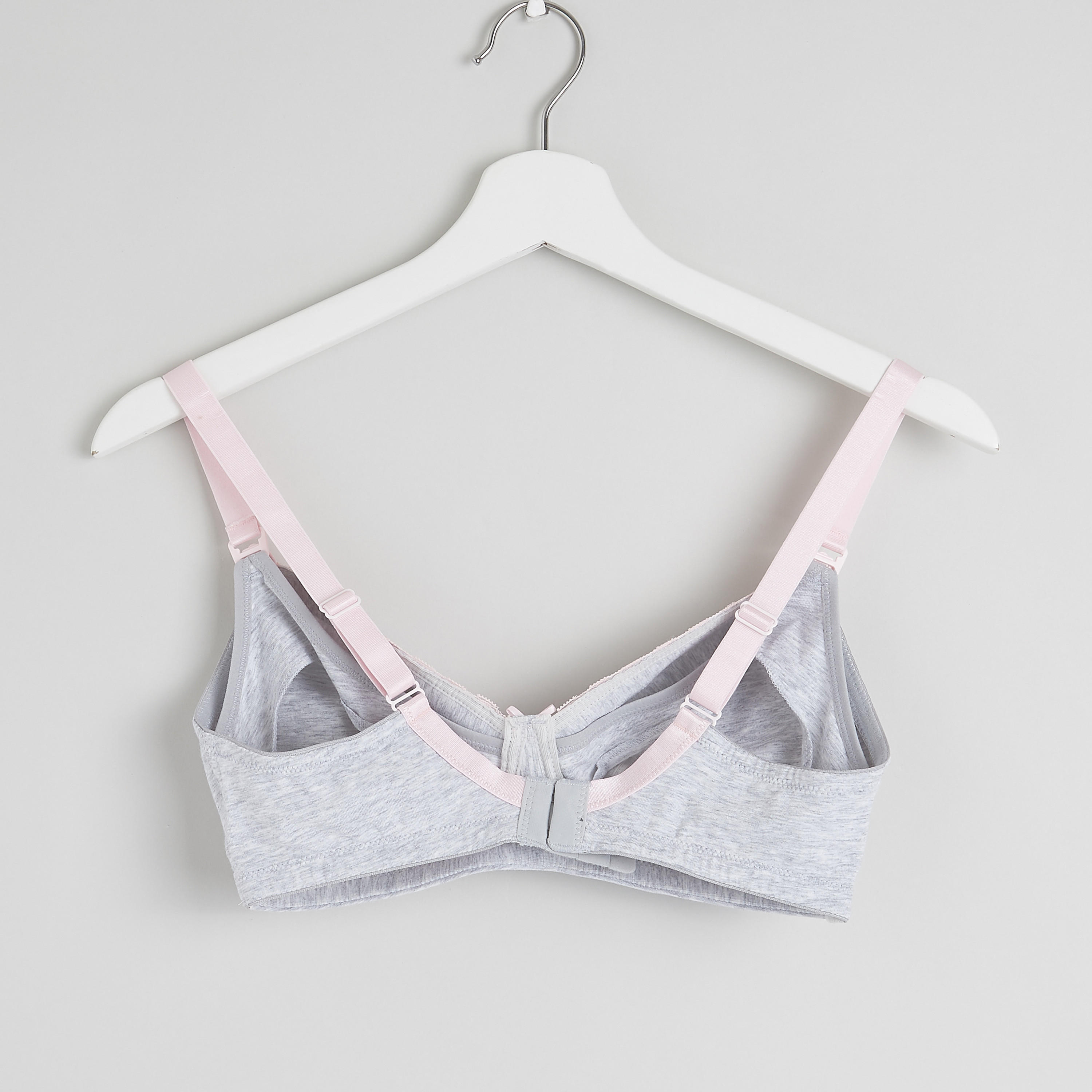 صدريّة أساسيّة بتفاصيل دانتيل بحمّالات رفيعة-women-clothing-lingerie-bras-image-1
