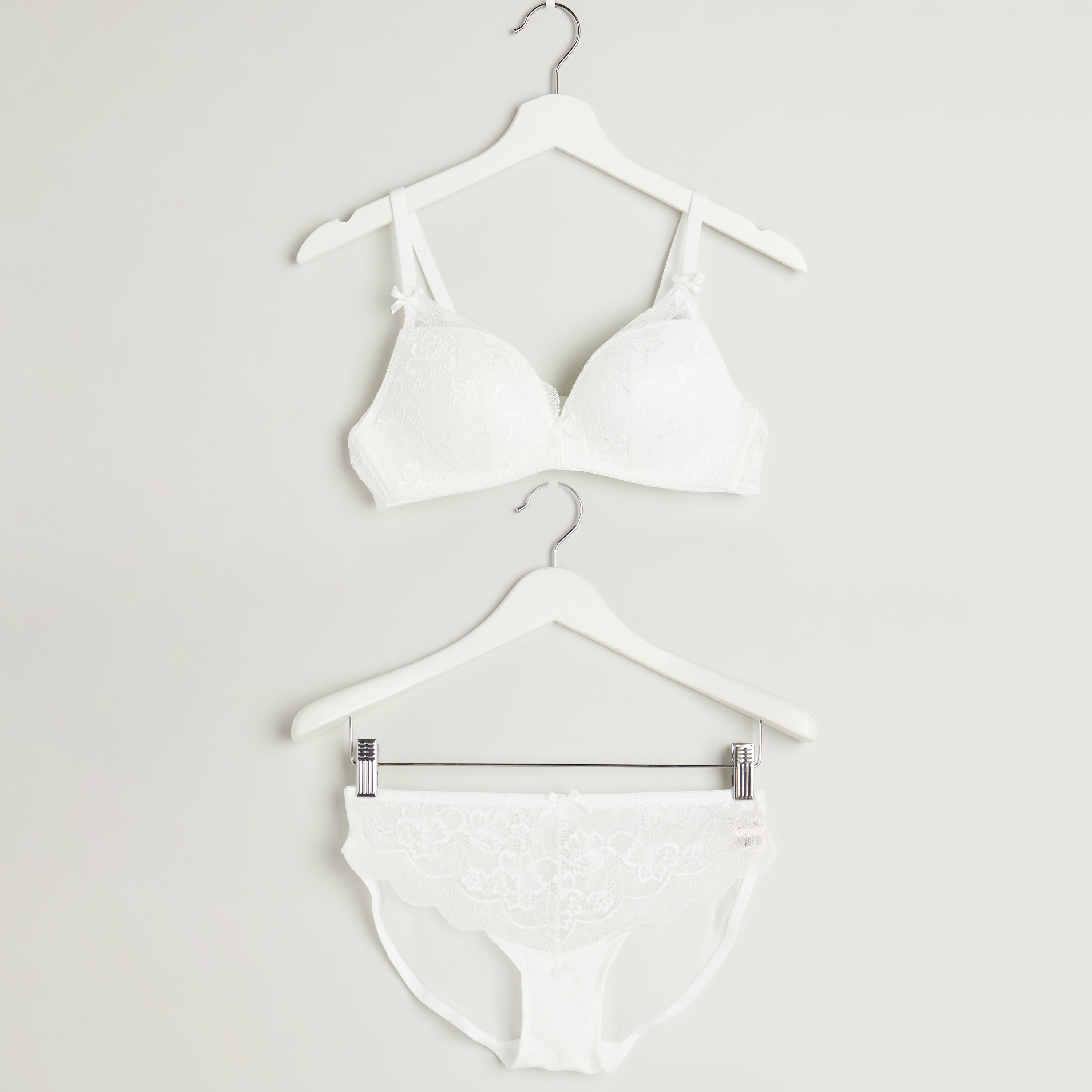 صدريّة مبطّنة بلانج دانتيل مع ملابس داخلية - طقم من قطعتين-women-clothing-lingerie-lingeriesets-image-1