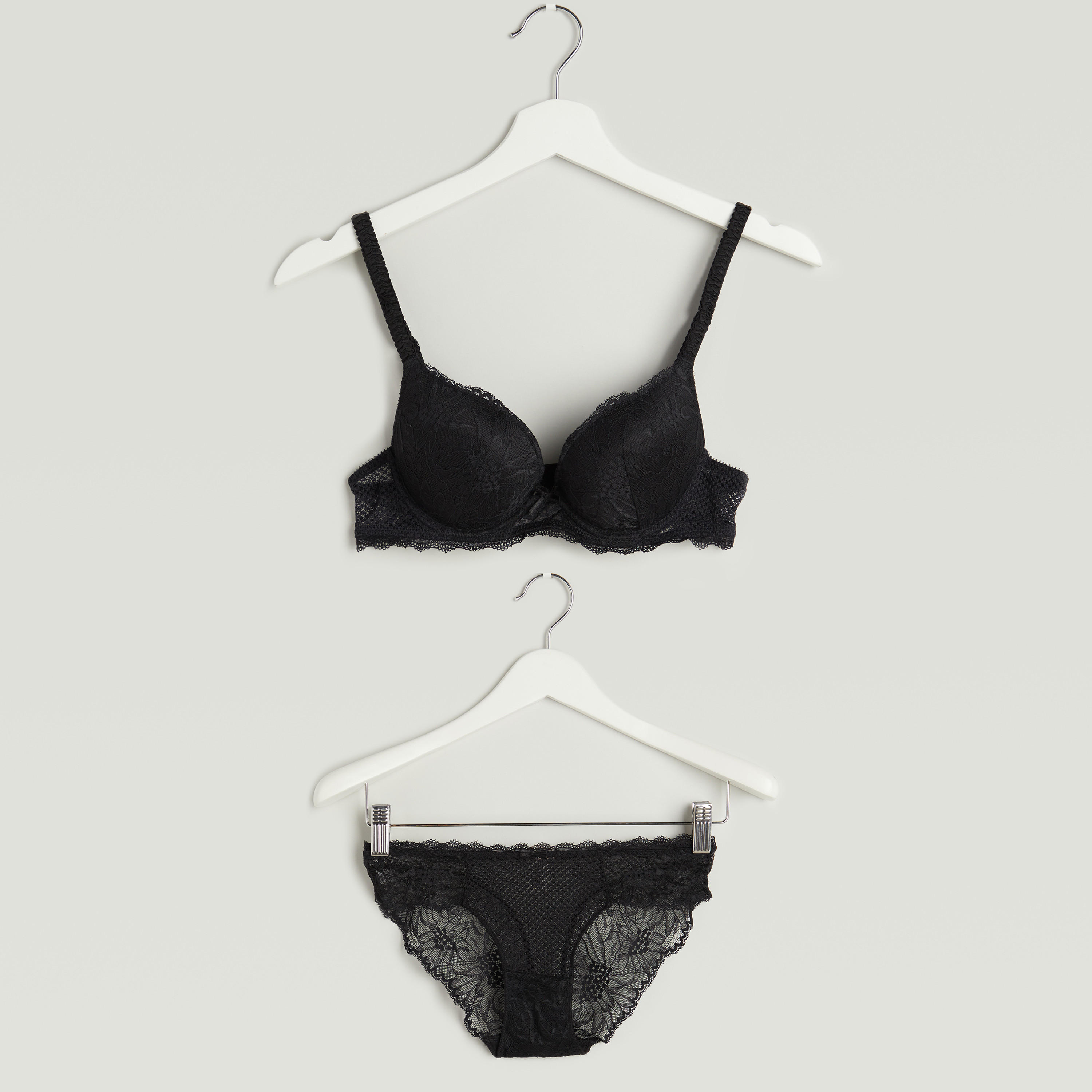 طقم سراويل داخلية وصدريّة دانتيل مبطّنة-women-clothing-lingerie-lingeriesets-image-5