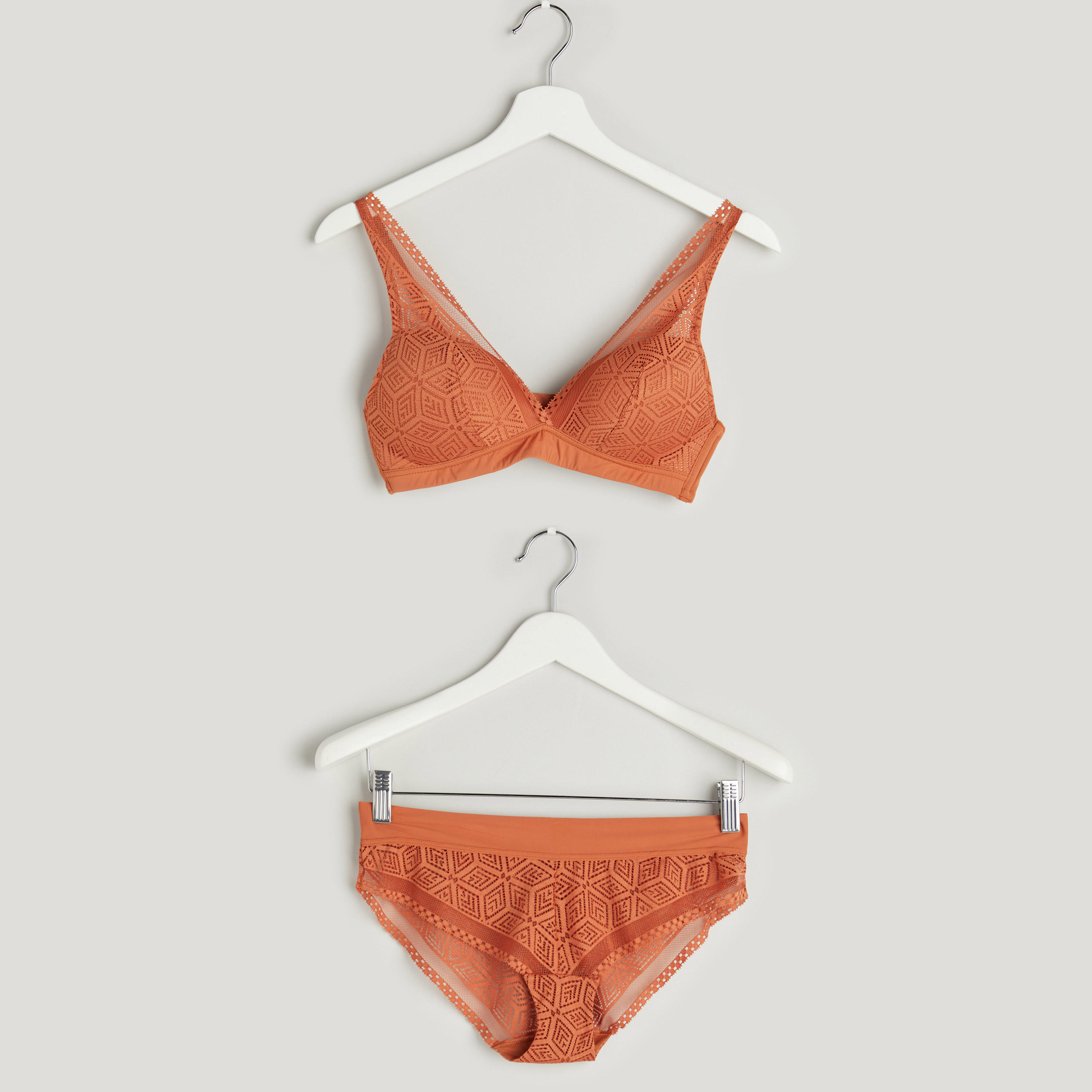 طقم سراويل داخلية وصدريّة دانتيل مبطّنة-women-clothing-lingerie-lingeriesets-image-1