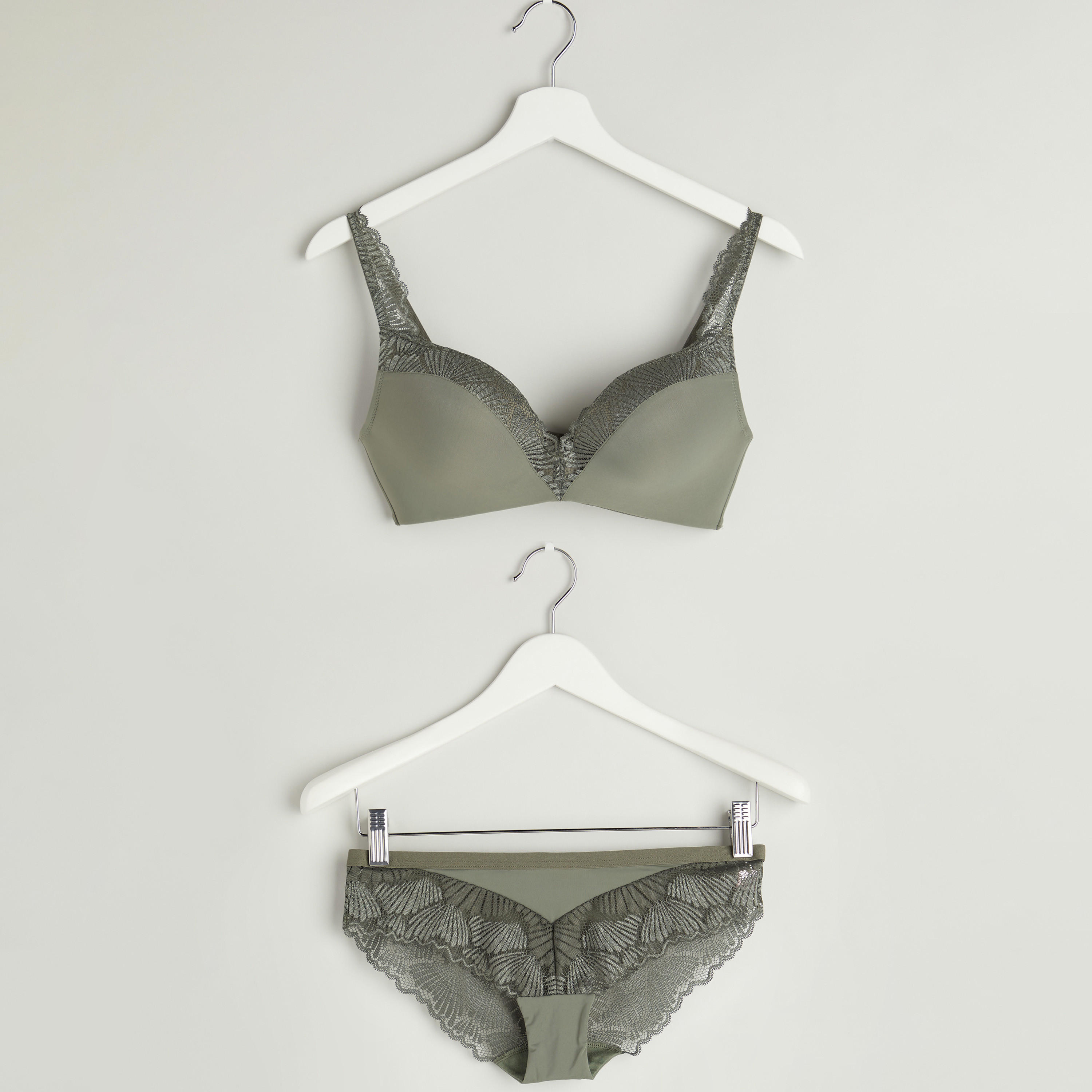 صدريّة مبطّنة بتفاصيل دانتيل مع ملابس داخليّة-women-clothing-lingerie-lingeriesets-image-1