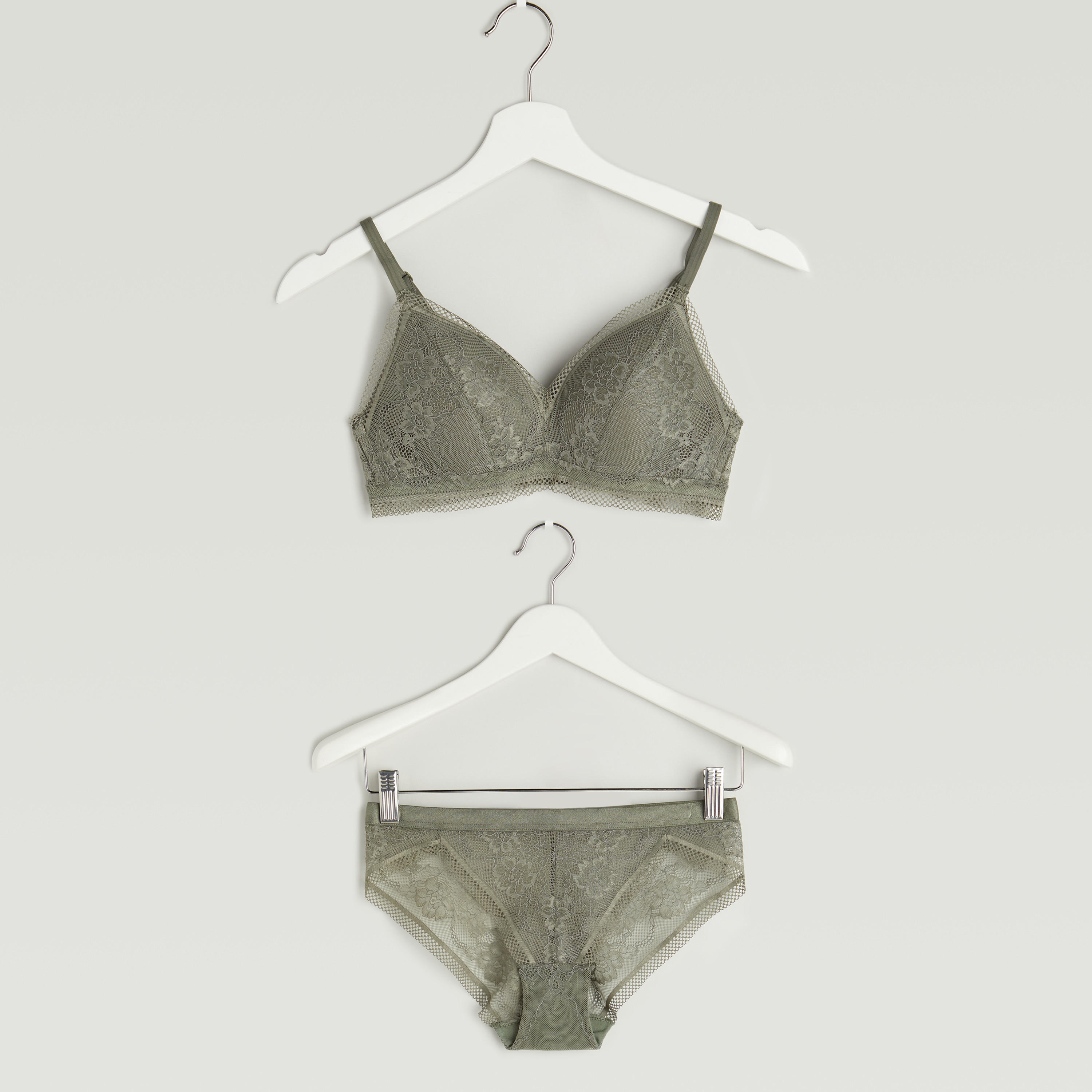 صدريّة مبطّنة بلانج دانتيل مع ملابس داخلية - طقم من قطعتين-women-clothing-lingerie-lingeriesets-image-1