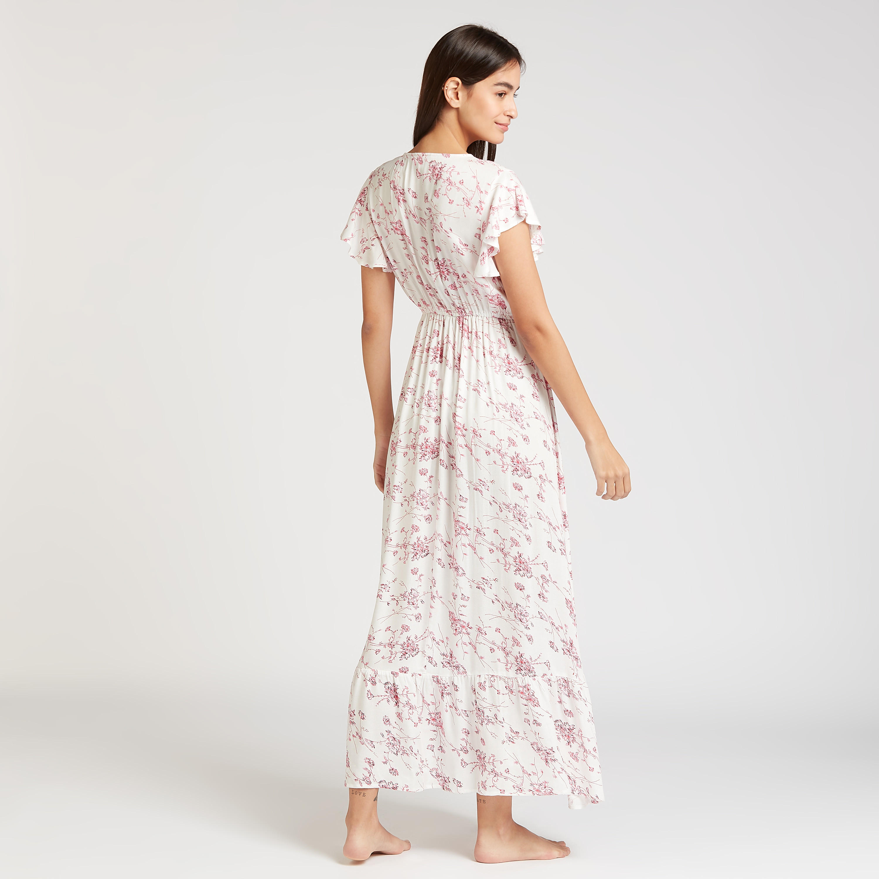 قميص نوم طويل بياقة V وأكمام كشكش وطبعات-women-clothing-nightwear-nighties-image-4