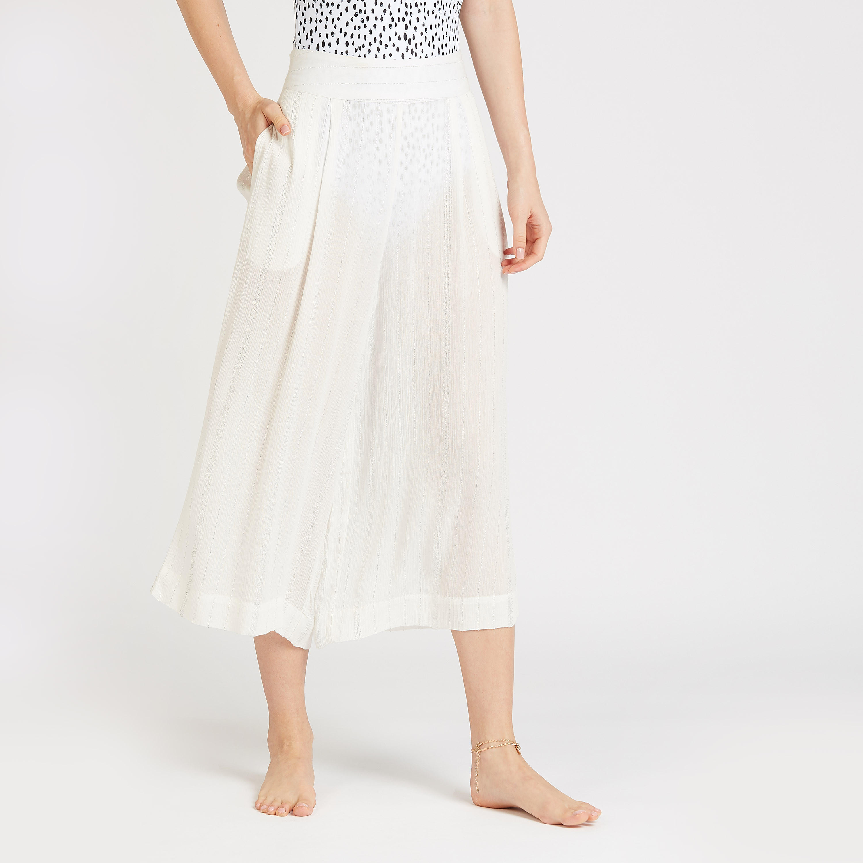 بنطال قصير بارز الملمس بجيوب وخصر مطّاطي-women-clothing-swimandbeach-beachwear-image-1