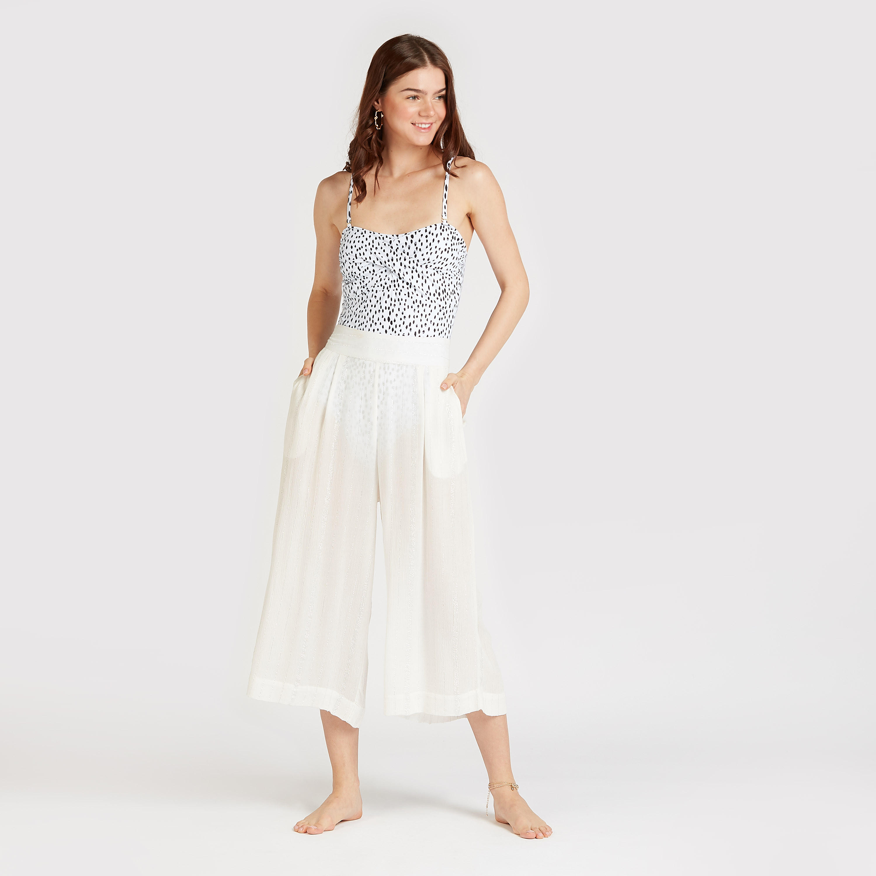 بنطال قصير بارز الملمس بجيوب وخصر مطّاطي-women-clothing-swimandbeach-beachwear-image-2
