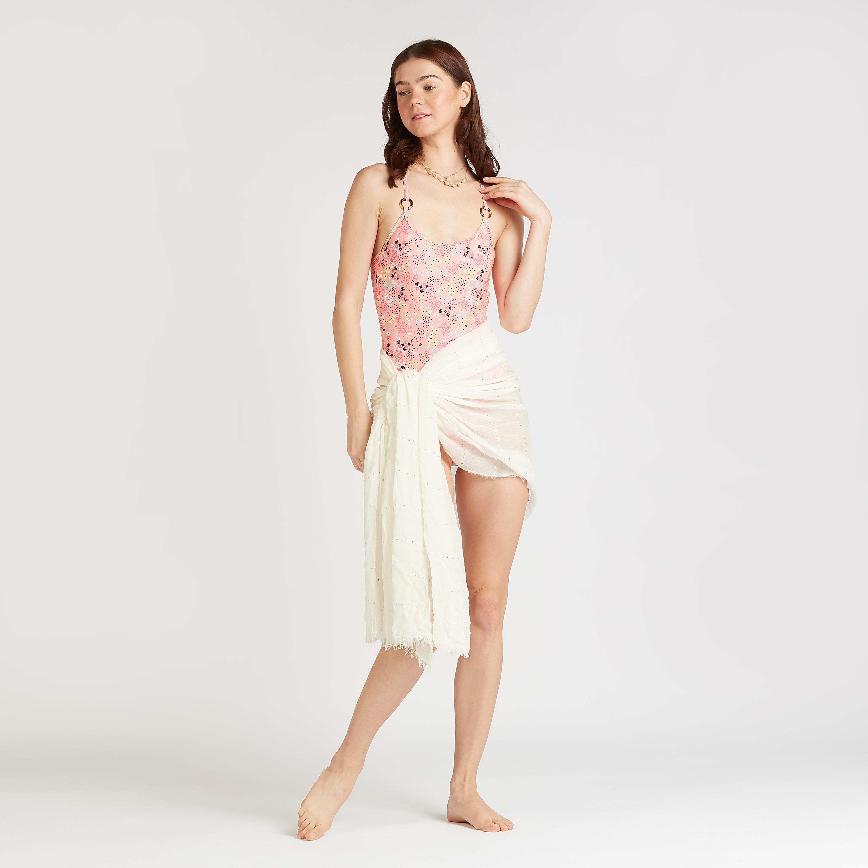 طقم سباحة بطبعات أزهار وحمالات رفيعة-women-clothing-swimandbeach-swimsuits-image-2