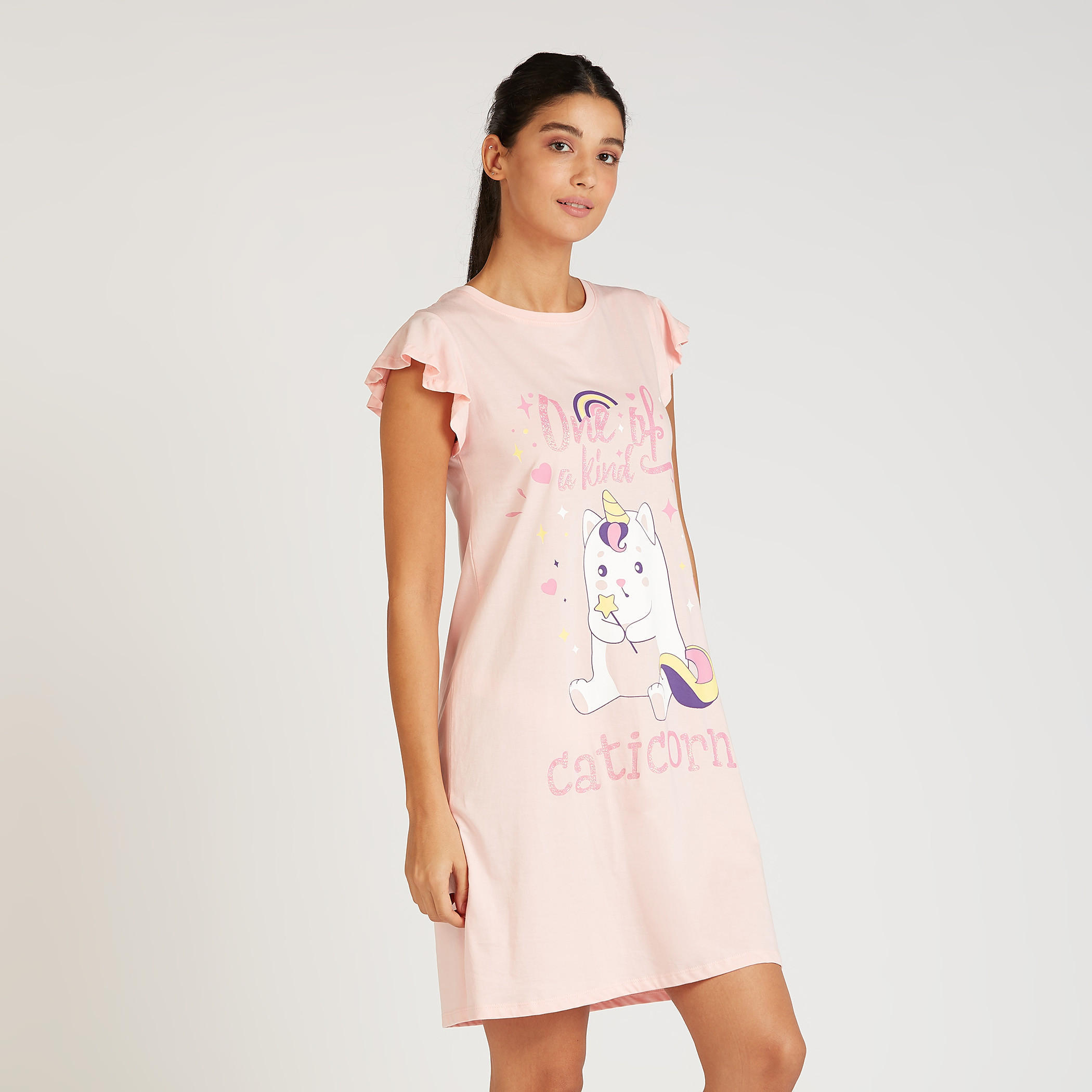 فستان نوم بياقة ضيّقة وأكمام كاب بطبعات- طقم من قطعتين-women-clothing-nightwear-nighties-image-3