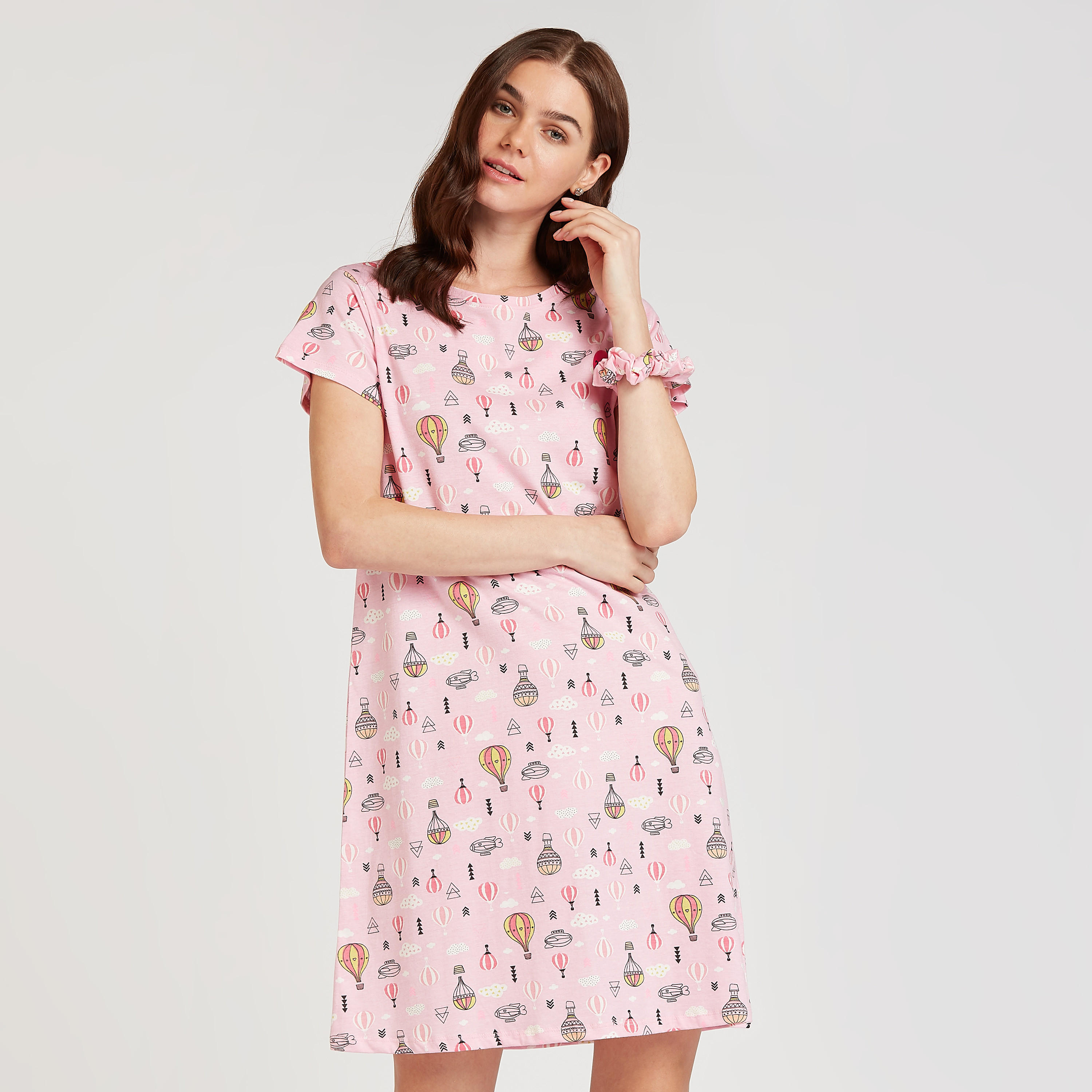فستان نوم بياقة مستديرة وأكمام قصيرة وطبعات - طقم من قطعتين-women-clothing-nightwear-nighties-image-2