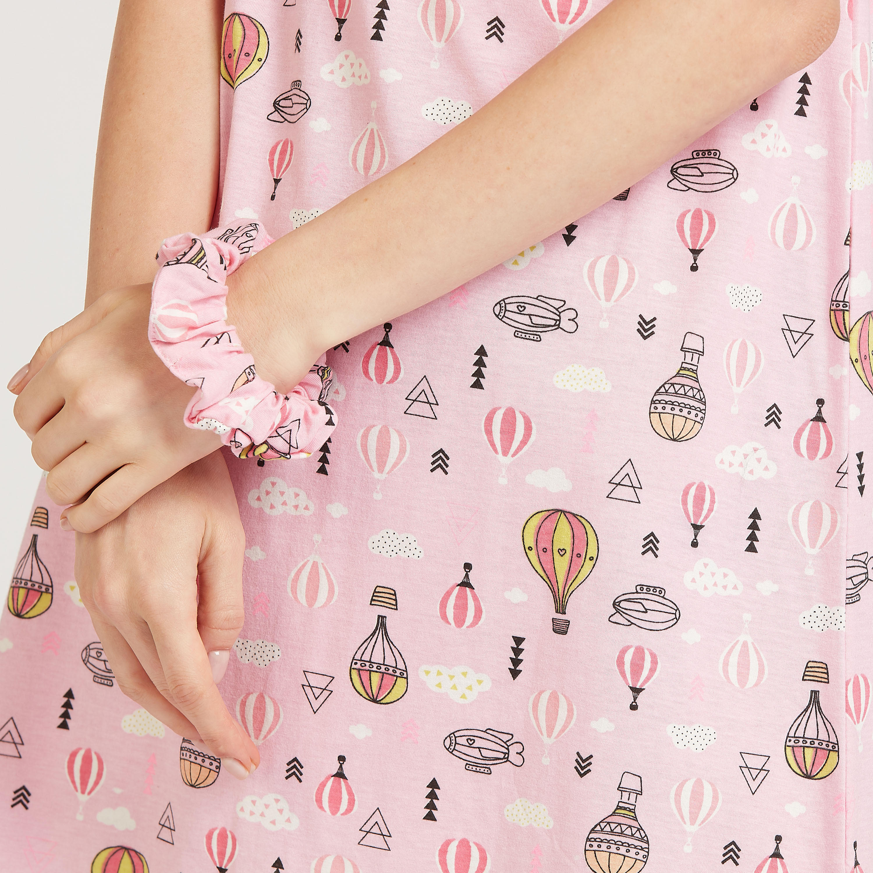 فستان نوم بياقة مستديرة وأكمام قصيرة وطبعات - طقم من قطعتين-women-clothing-nightwear-nighties-image-6