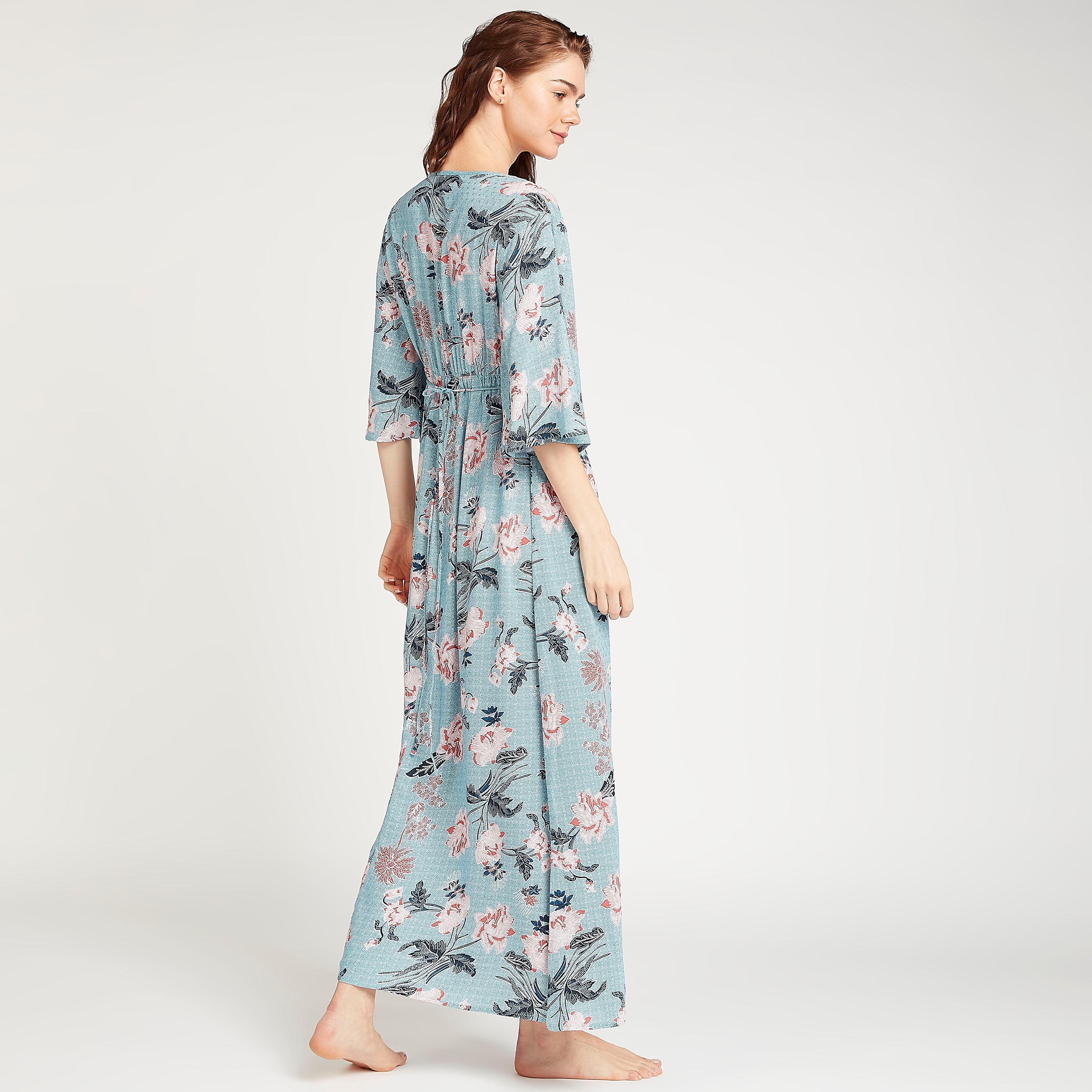 فستان نوم بطبعات أزهار وياقة v وأكمام 3/4 ورباط-women-clothing-nightwear-nighties-image-4